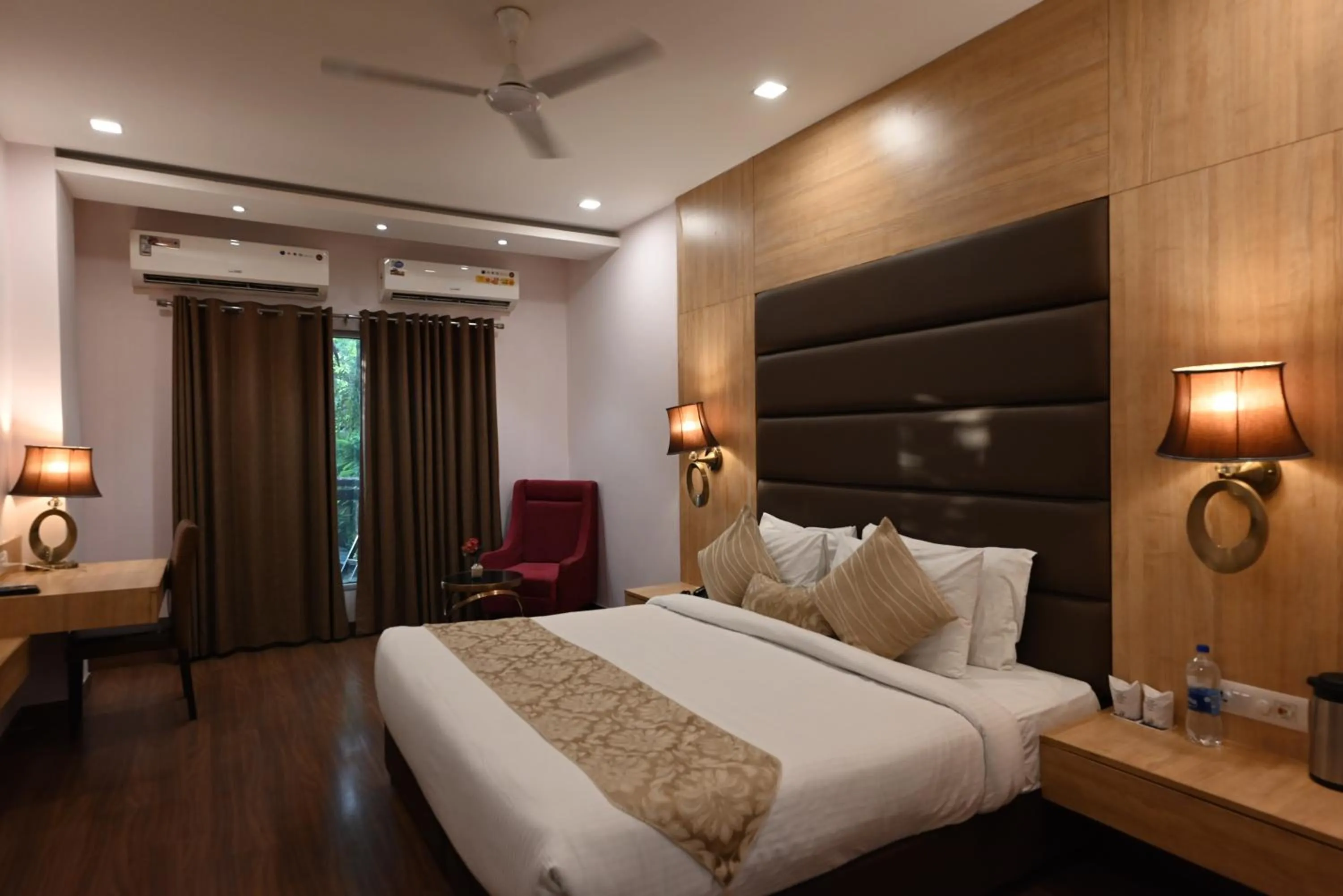 Bedroom, Bed in Little Chef Hotel