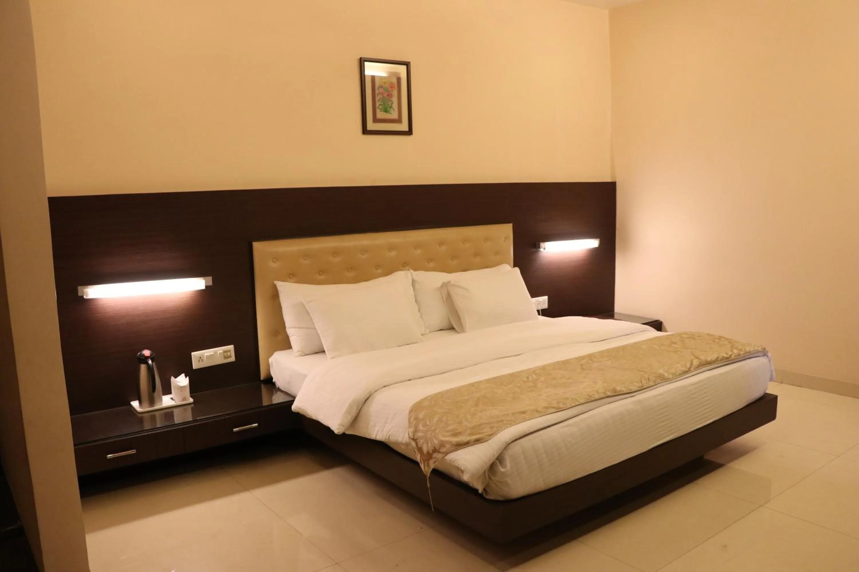 Photo of the whole room, Bed in Little Chef Hotel