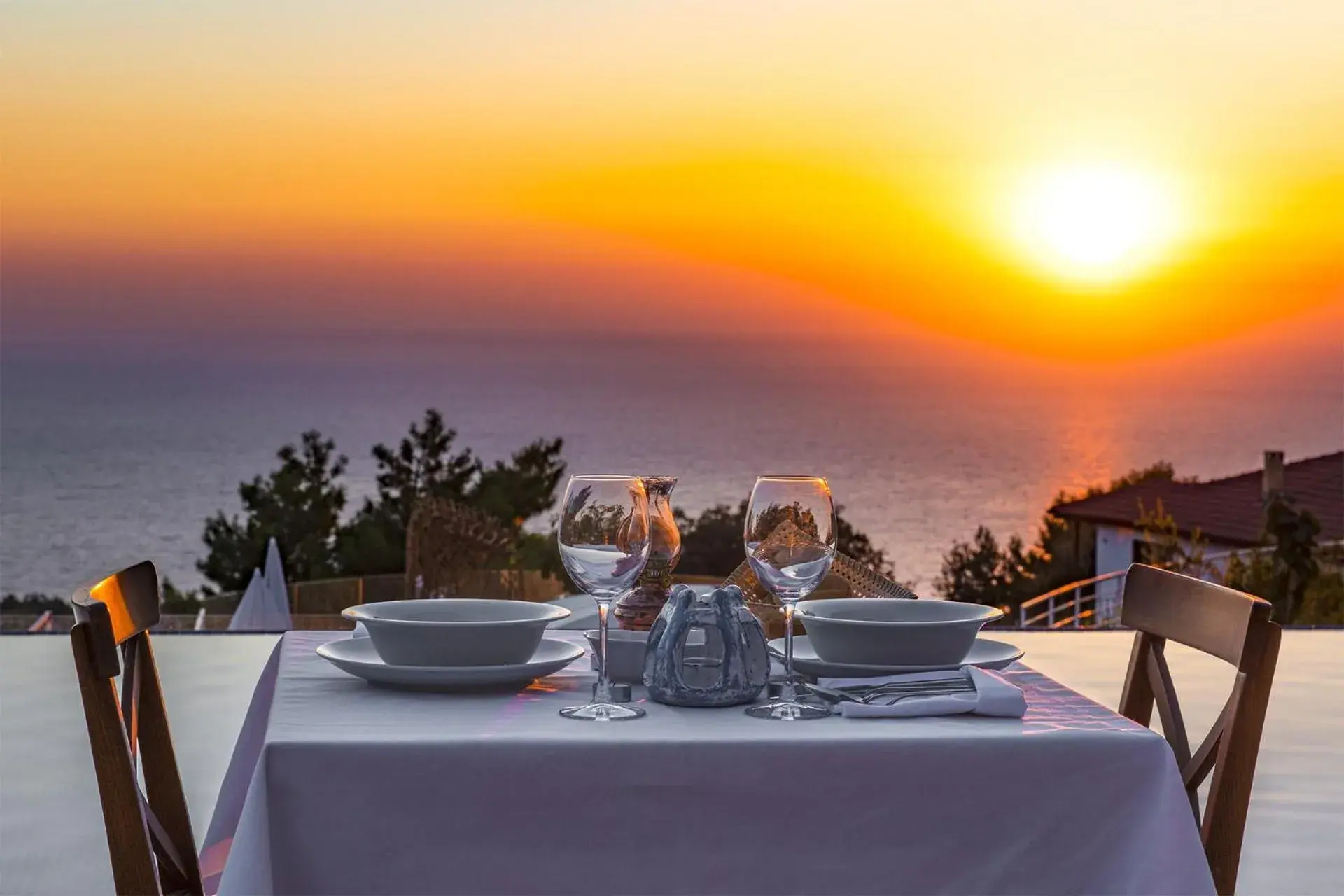 Restaurant/places to eat in Highclere Hotel and Spa Restaurant/places to eat in Highclere Hotel and Spa