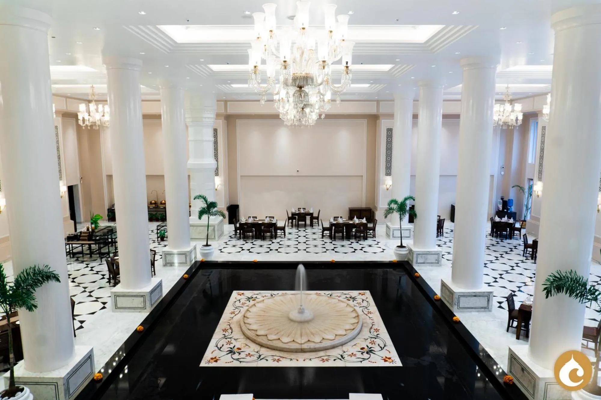 Restaurant/places to eat in Clarks Avadh