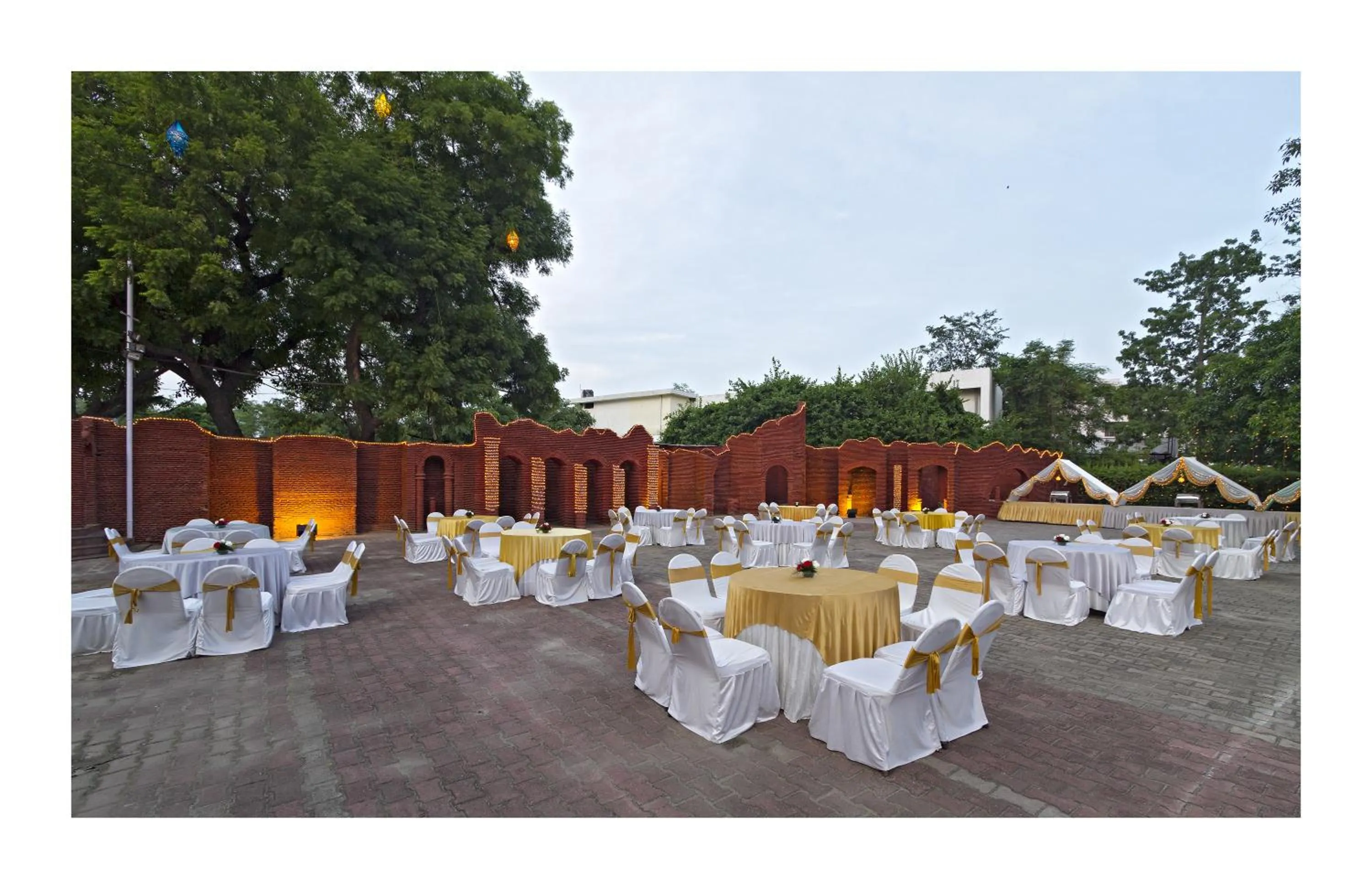 Banquet/Function facilities in Clarks Avadh