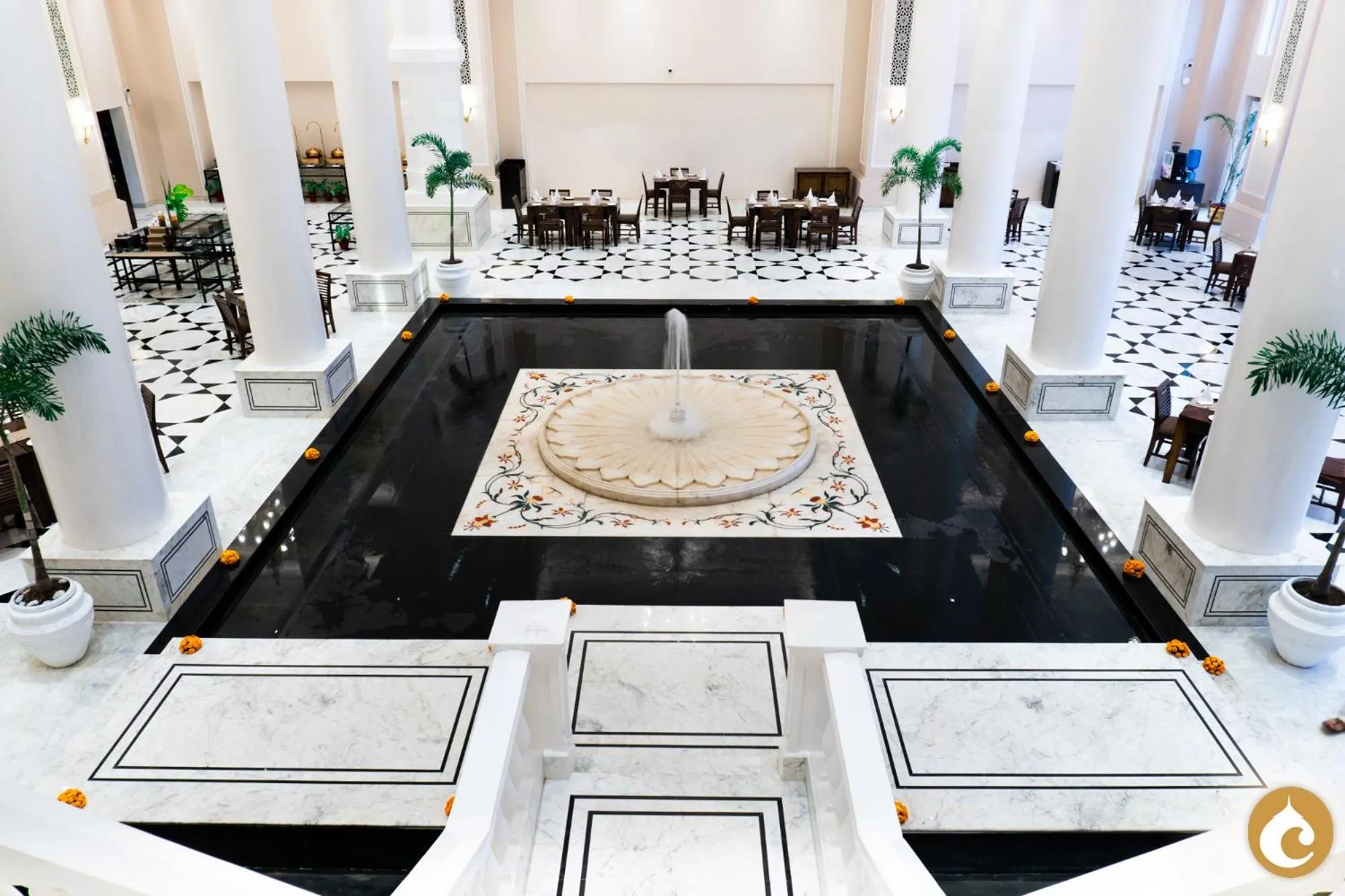 Restaurant/places to eat in Clarks Avadh