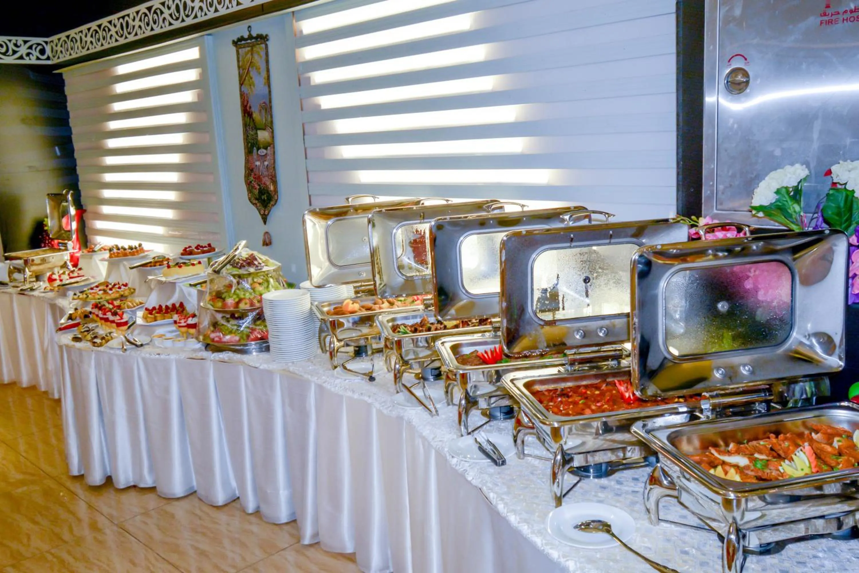 Restaurant/places to eat in Reef Global Hotel