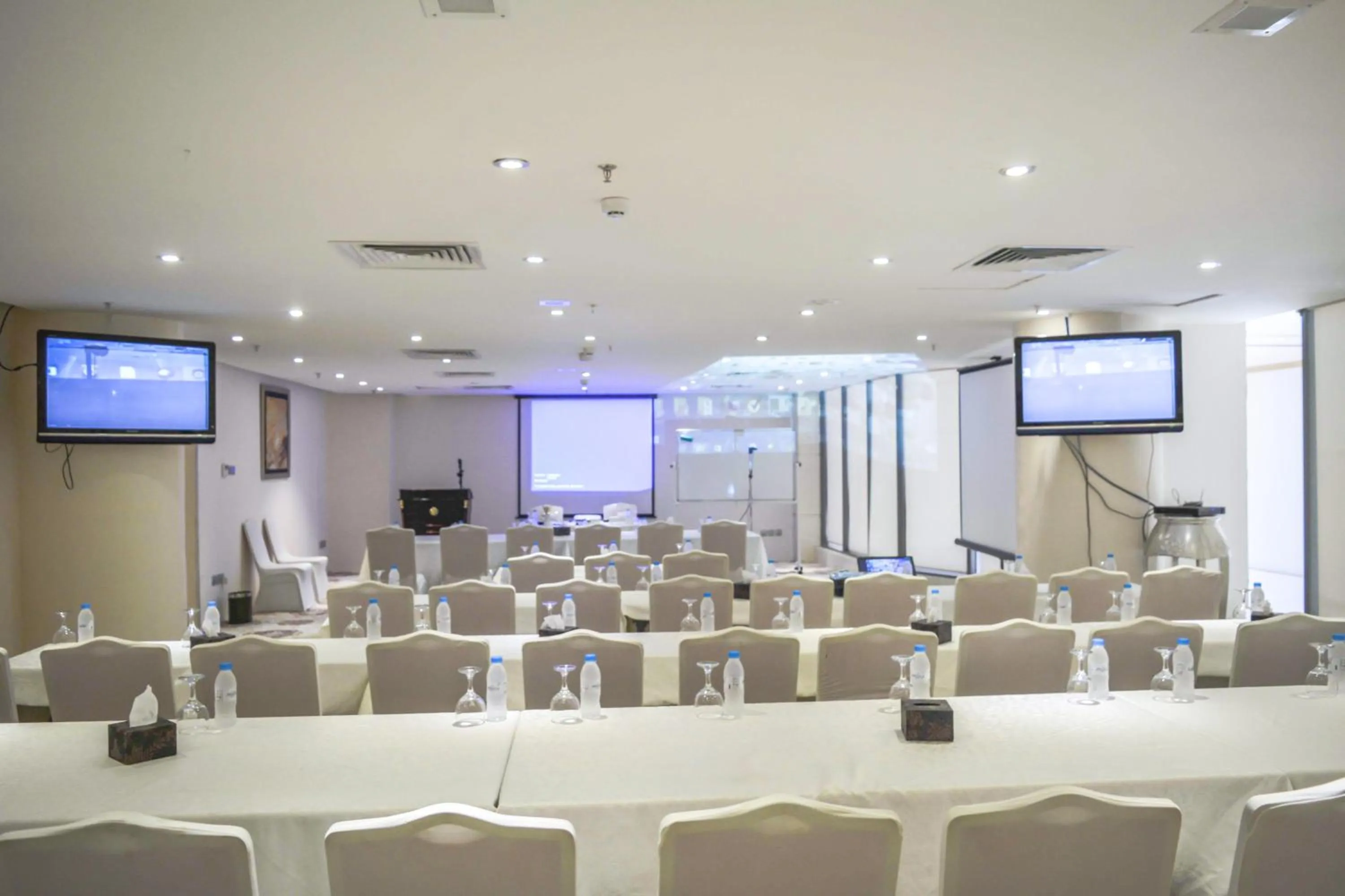 Meeting/conference room in Reef Global Hotel