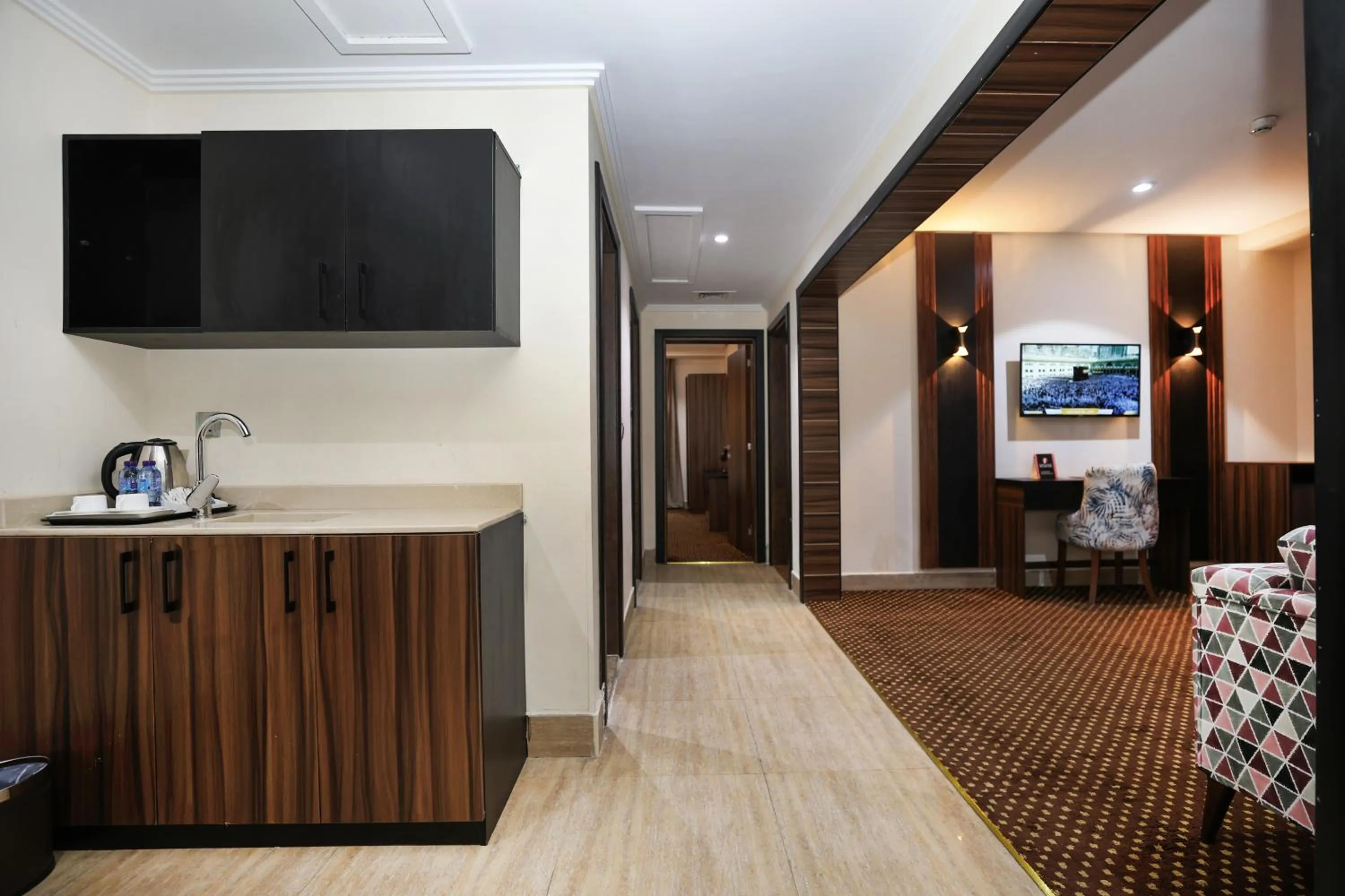 Communal lounge/ TV room in Reef Global Hotel