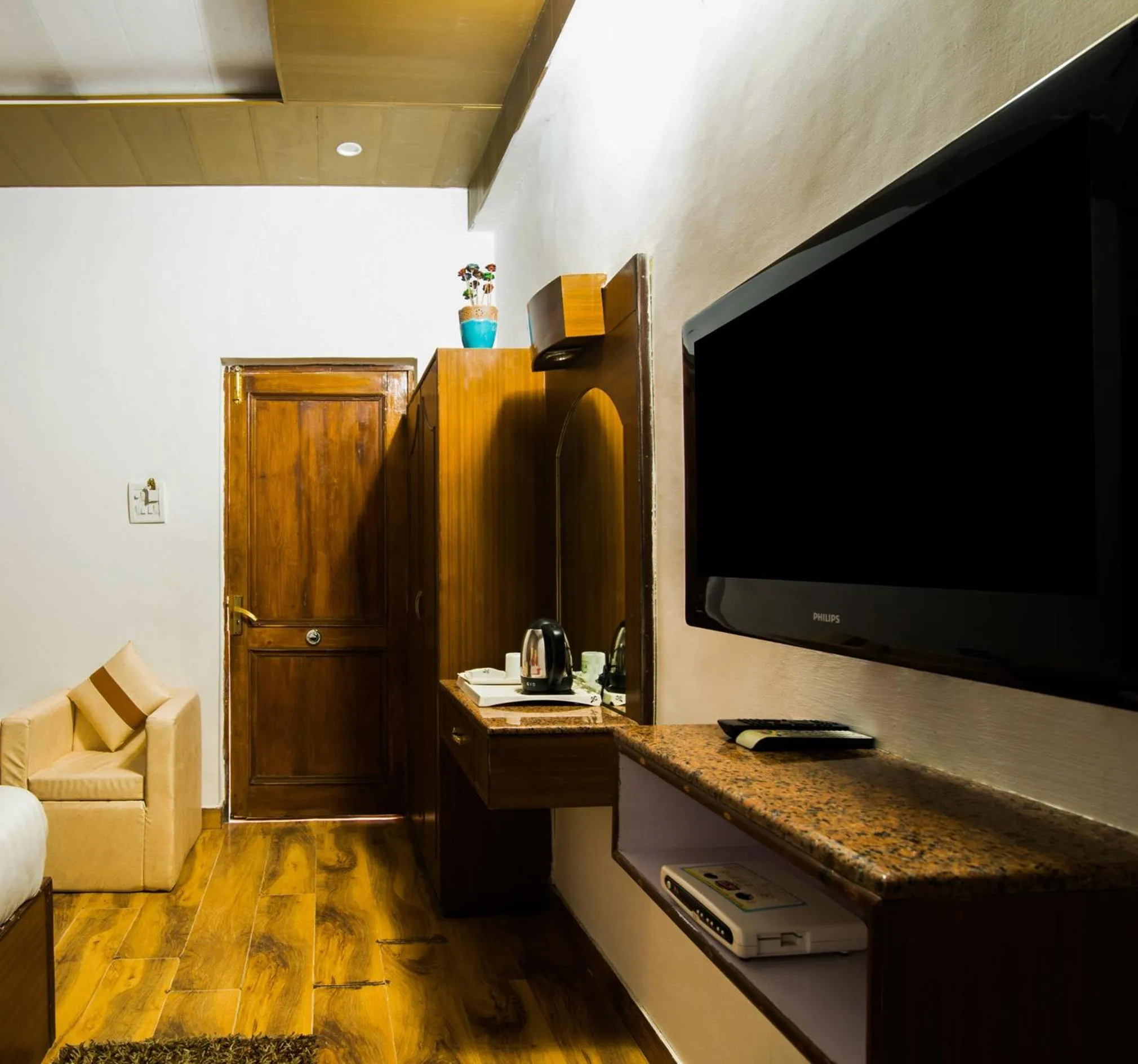 TV and multimedia in Sagrika Resort Dalhousie