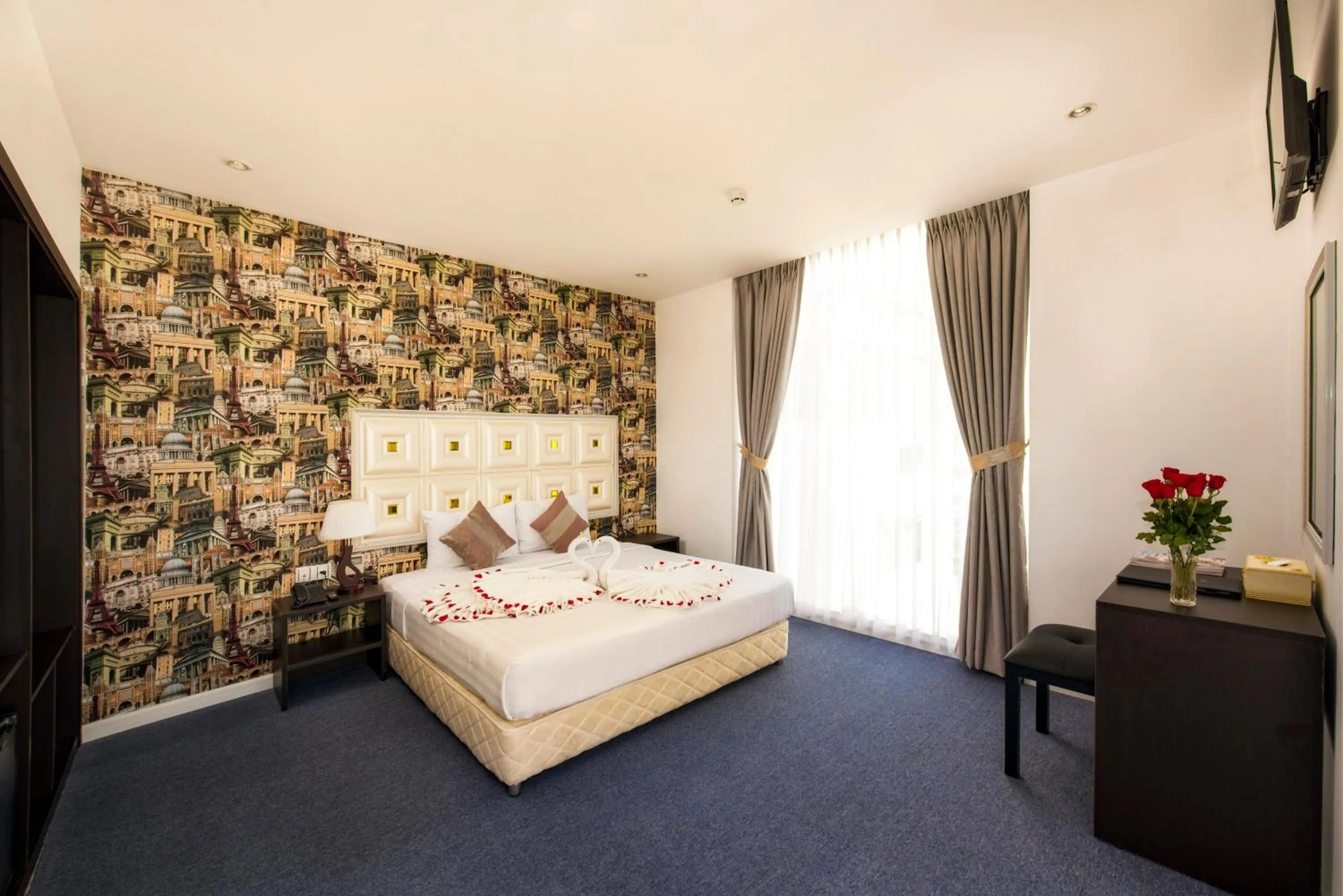 Photo of the whole room in Golden Crown Hotel