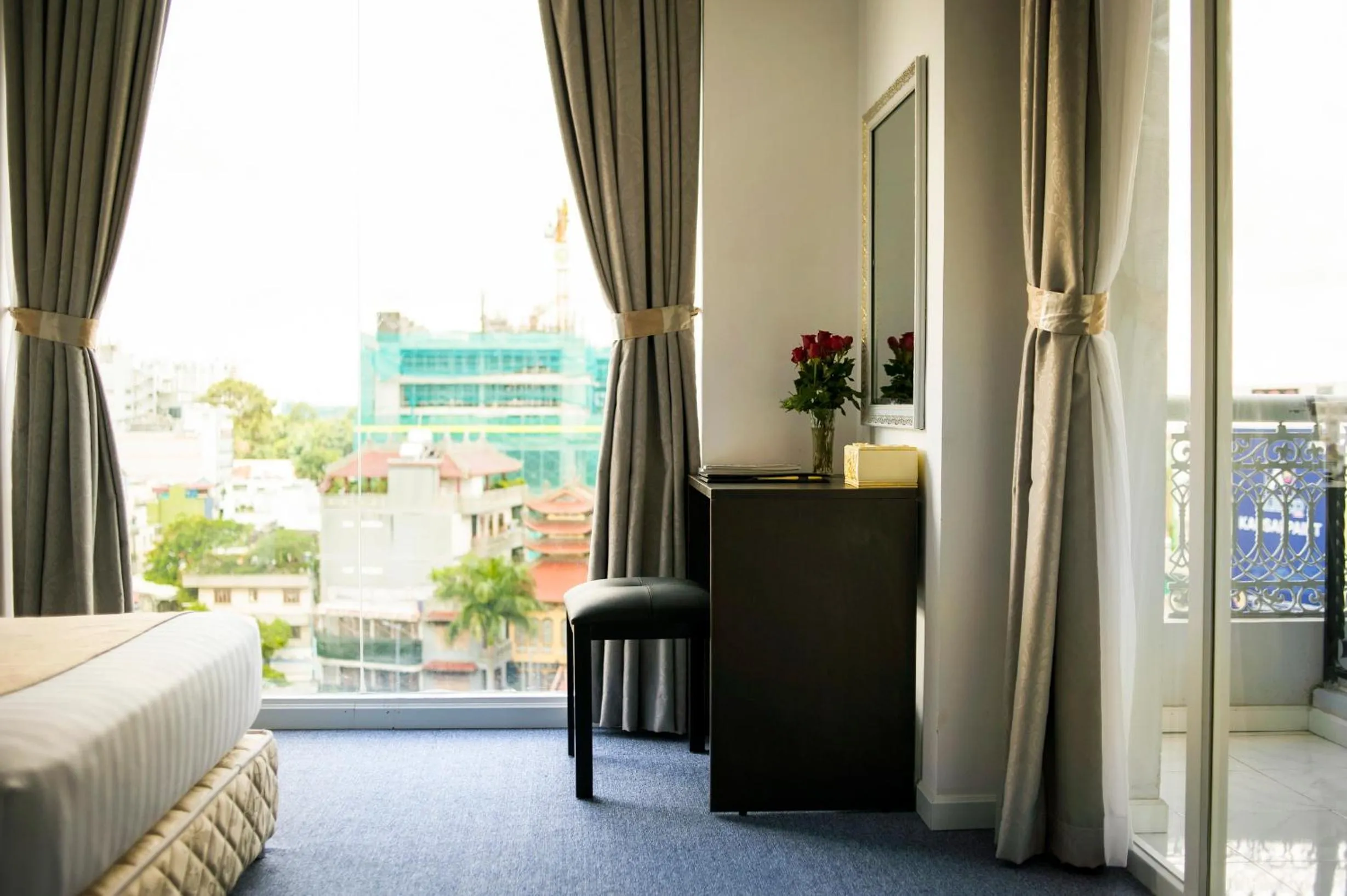 View (from property/room), Seating Area in Golden Crown Hotel