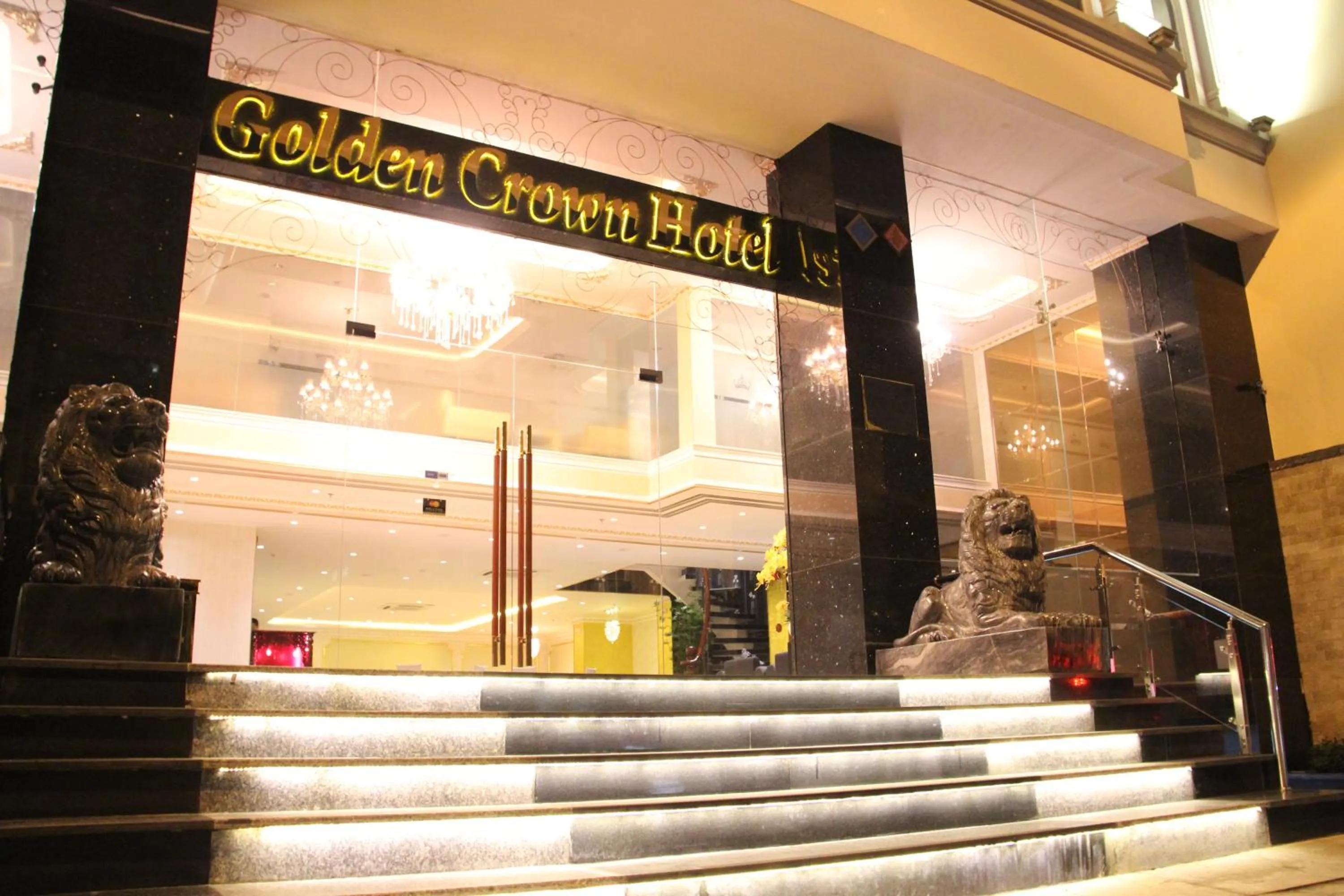 Area and facilities in Golden Crown Hotel