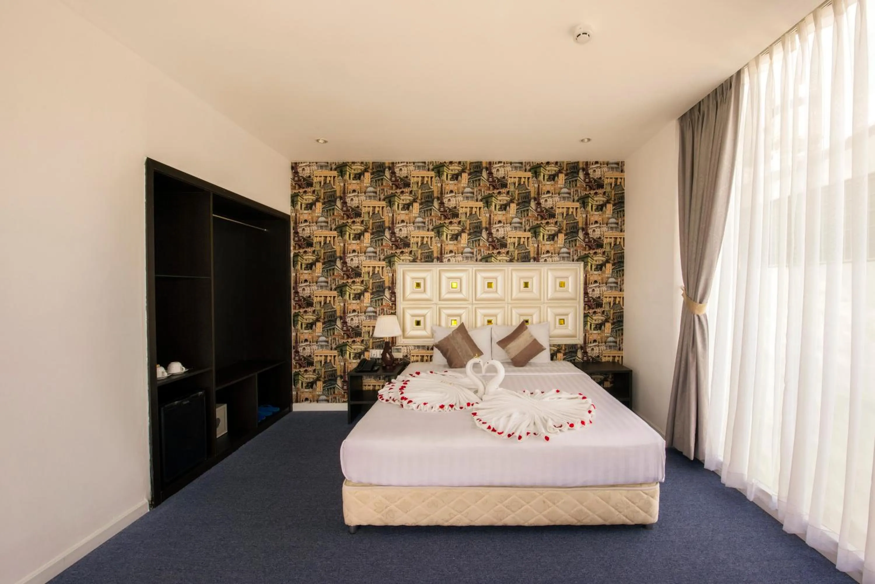 Photo of the whole room in Golden Crown Hotel