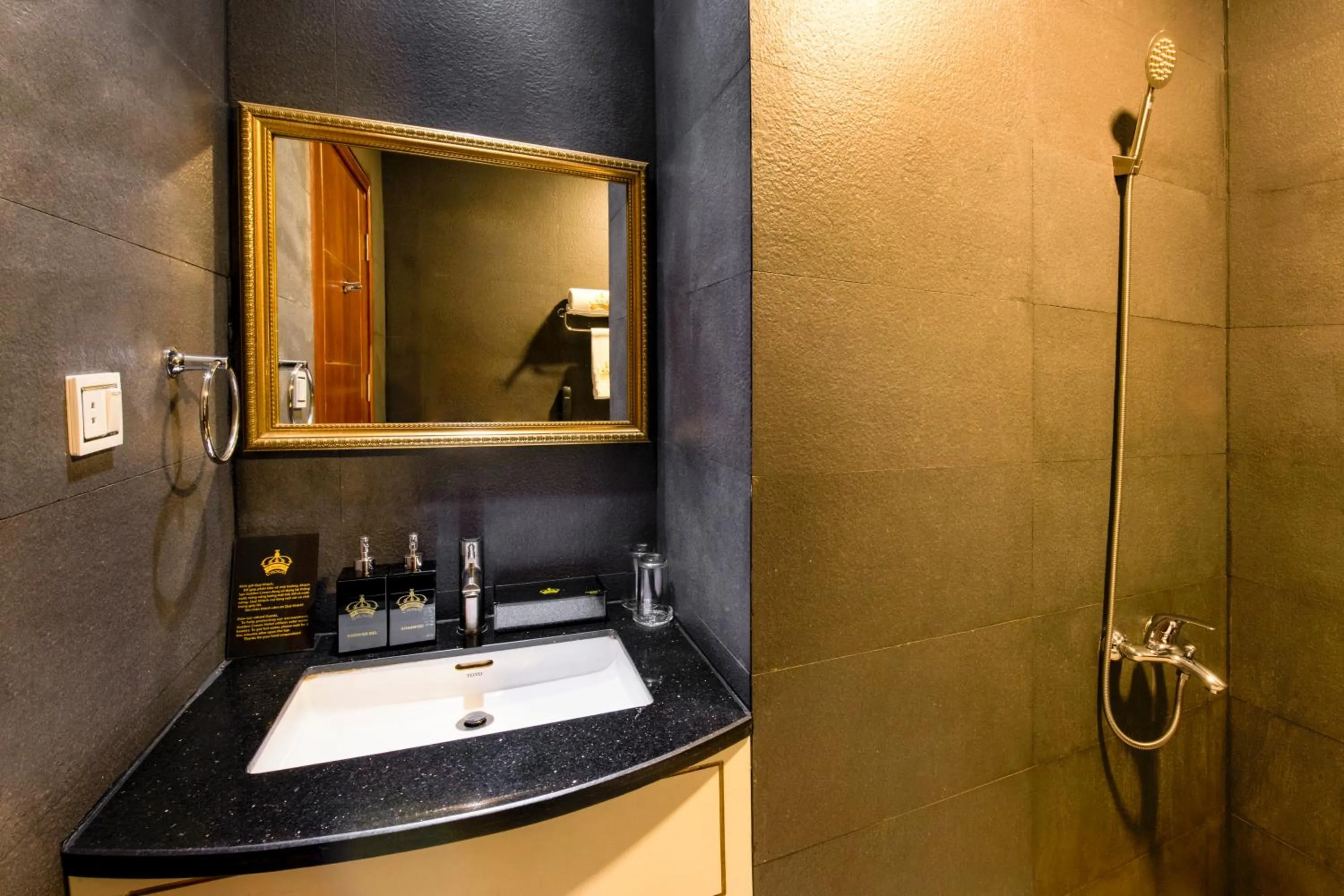 Shower, Bathroom in Golden Crown Hotel