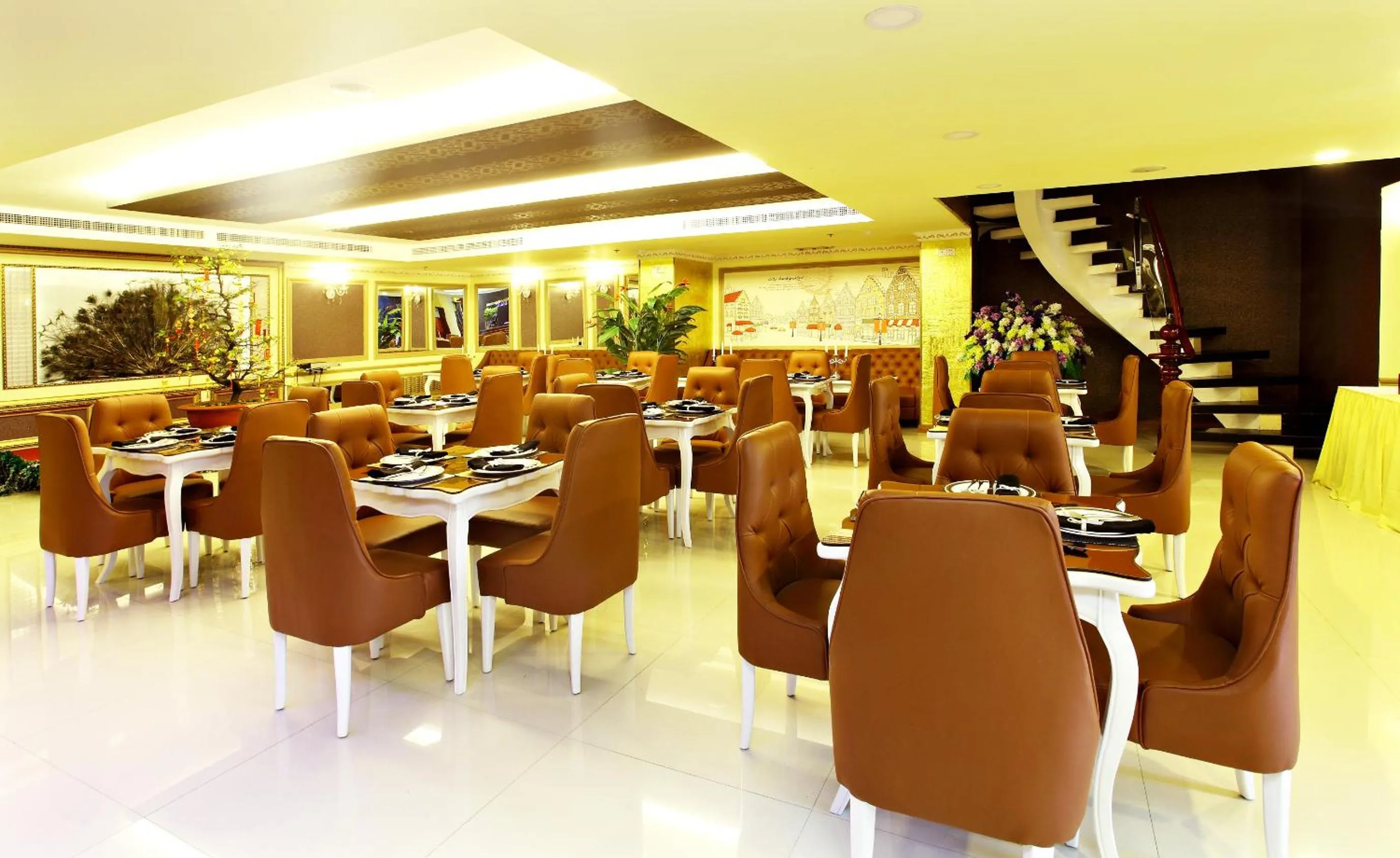 Food, Restaurant/Places to Eat in Golden Crown Hotel