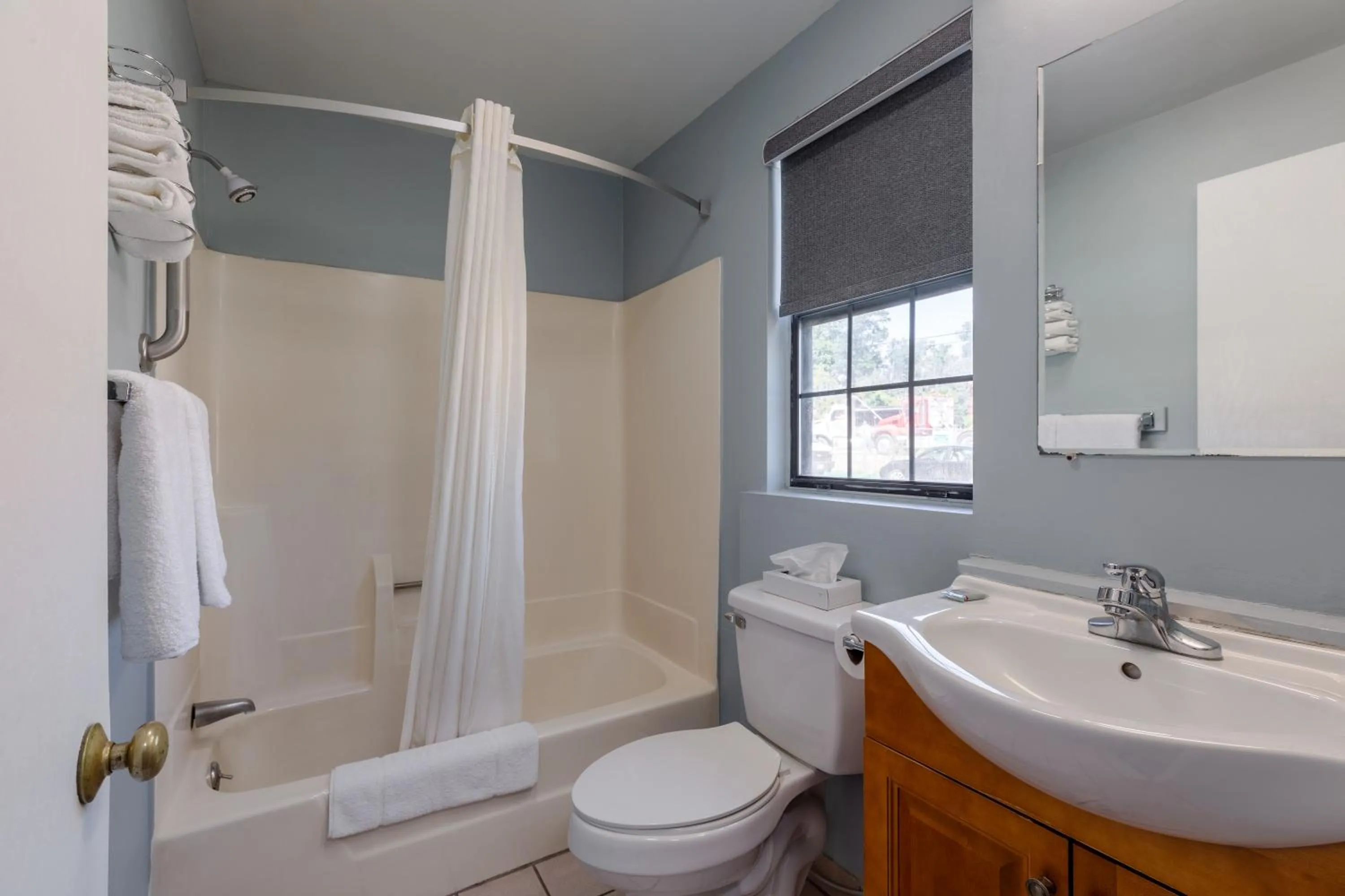 Shower in Knights Inn North Attleboro