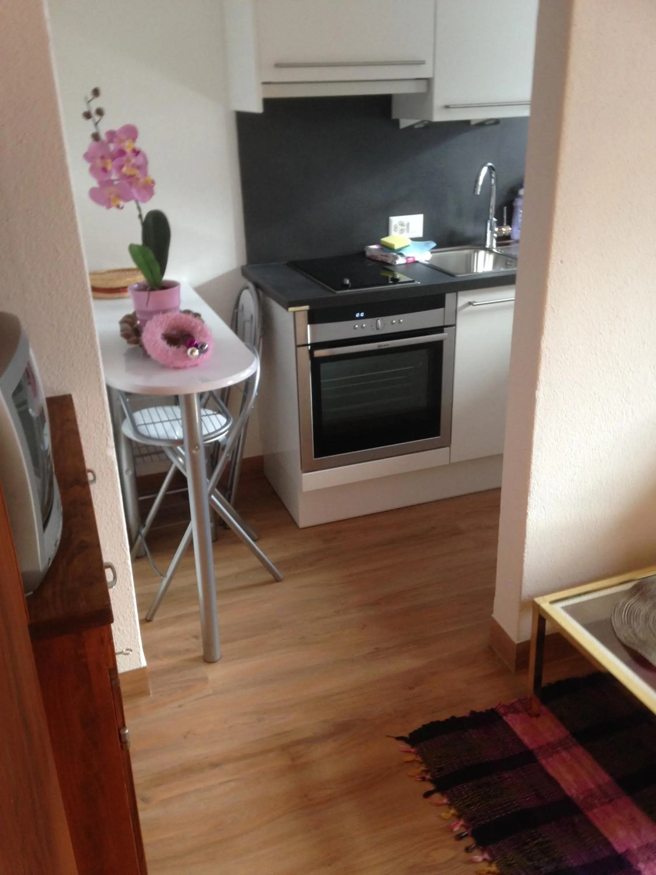 Kitchen or kitchenette in B&B Hotel & Appartements Chasa Valär