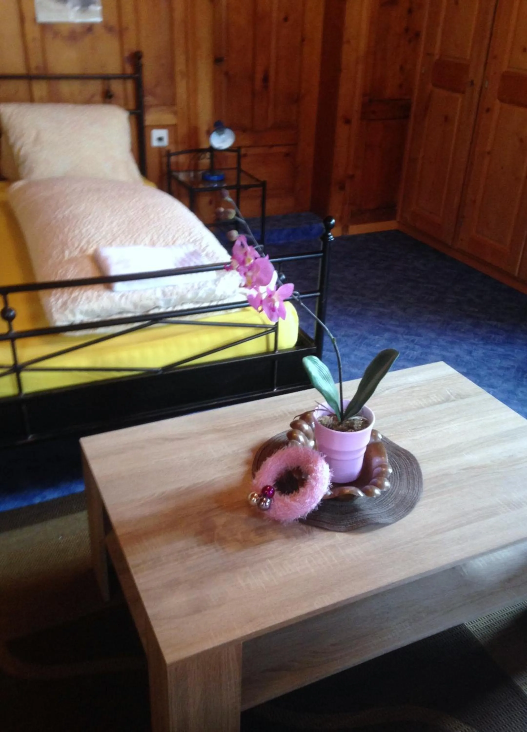 Bed in B&B Hotel & Appartements Chasa Valär