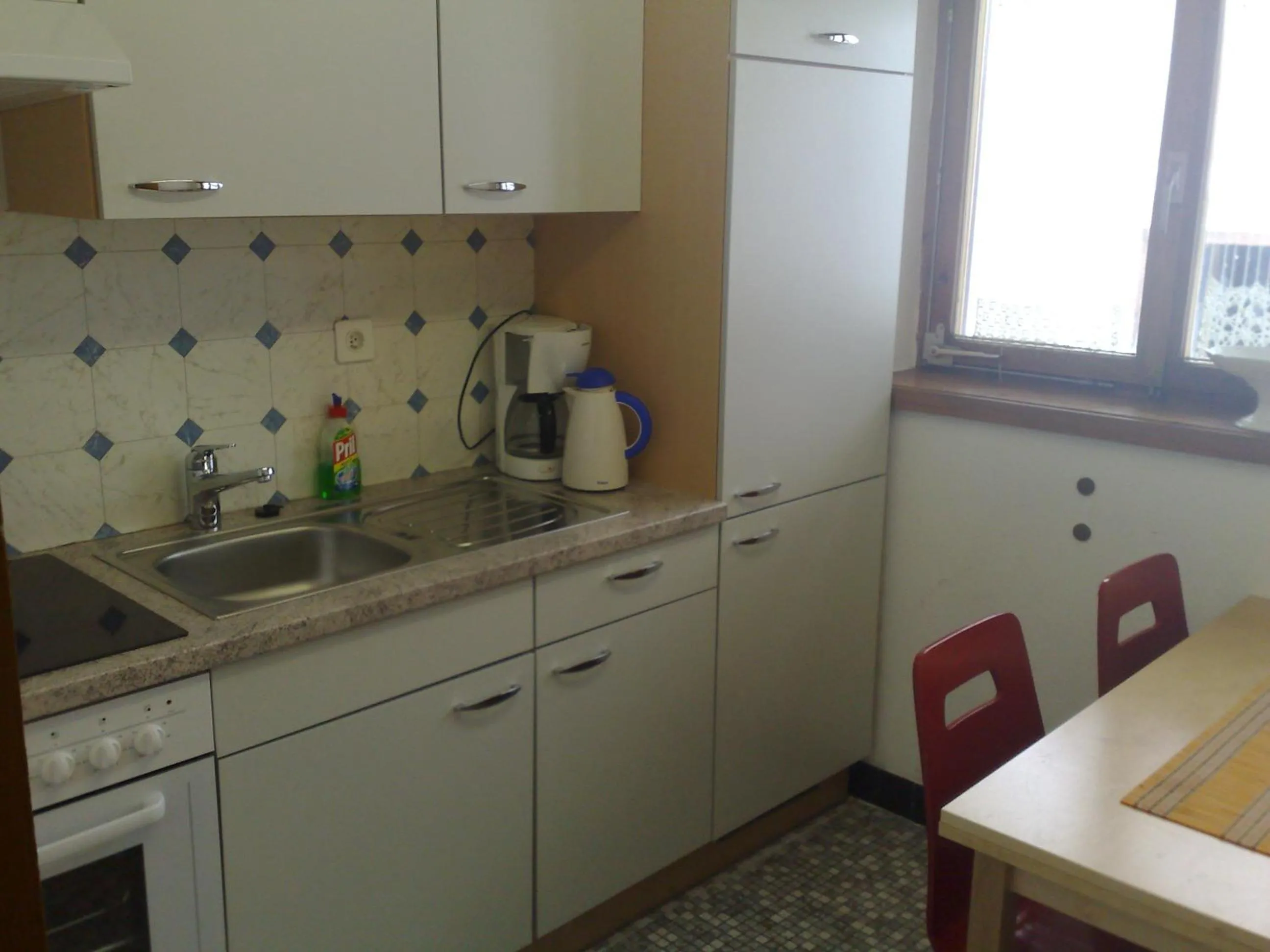 Kitchen or kitchenette in B&B Hotel & Appartements Chasa Valär