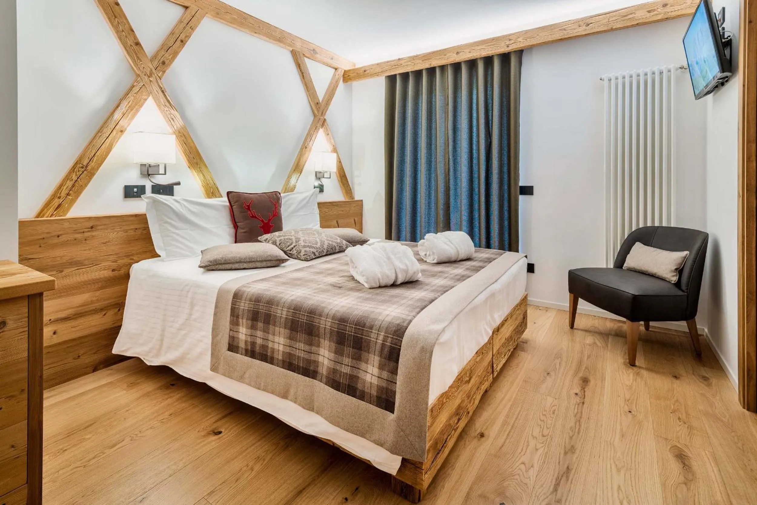 Photo of the whole room, Bed in Camina Suite and Spa