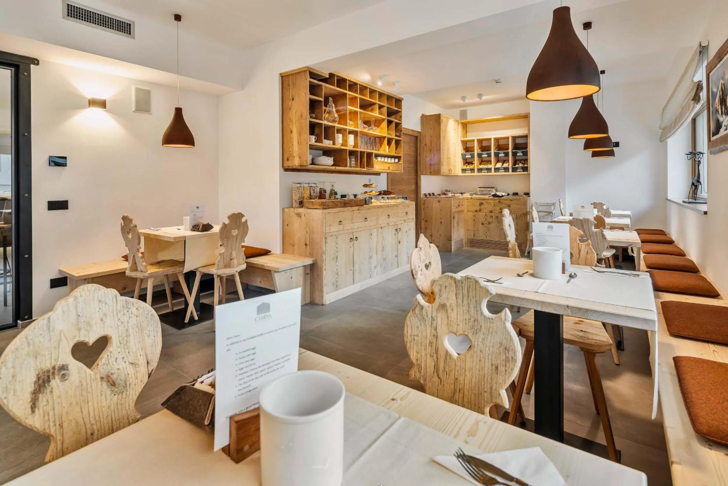 Restaurant/places to eat in Camina Suite and Spa