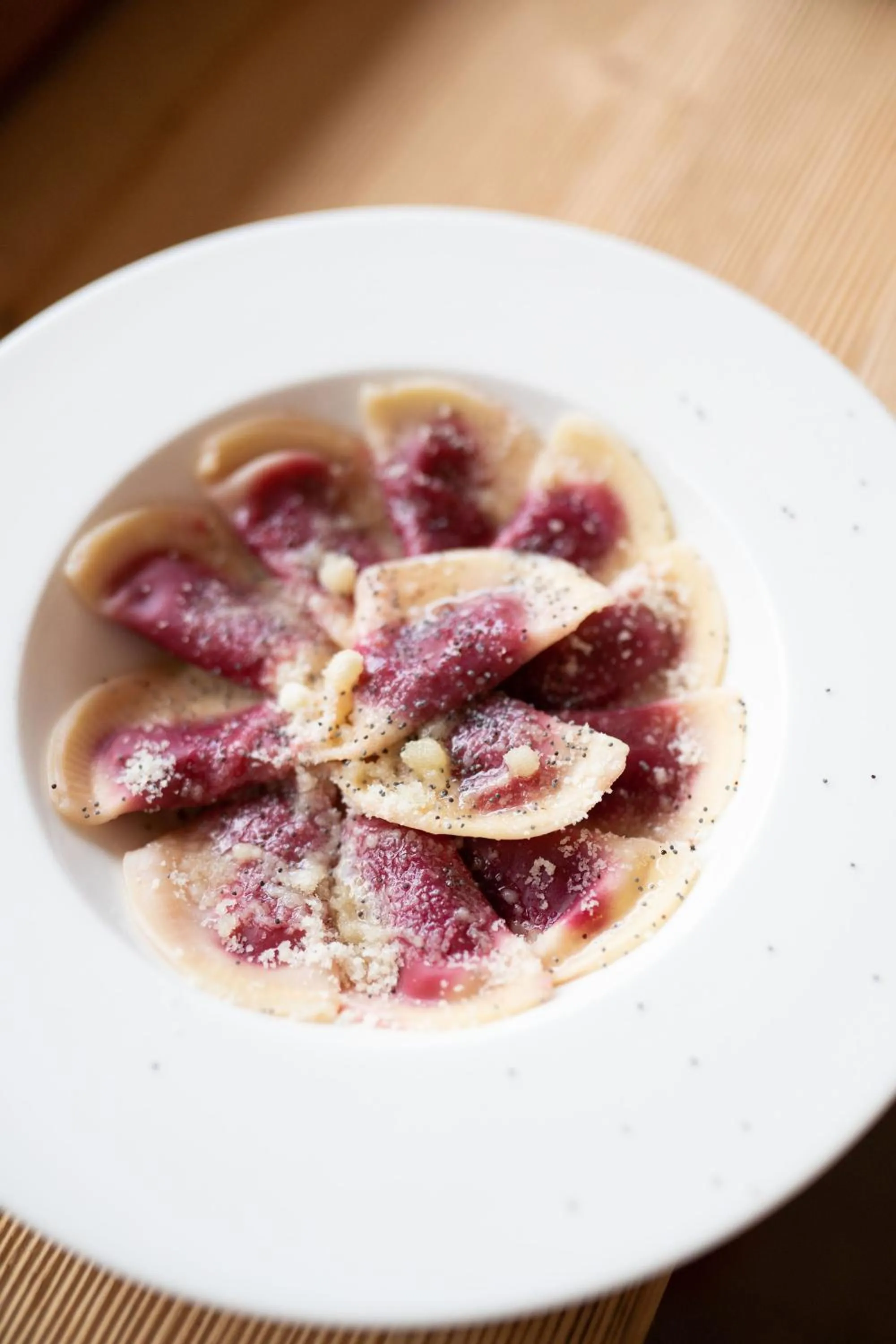 Restaurant/places to eat in Camina Suite and Spa