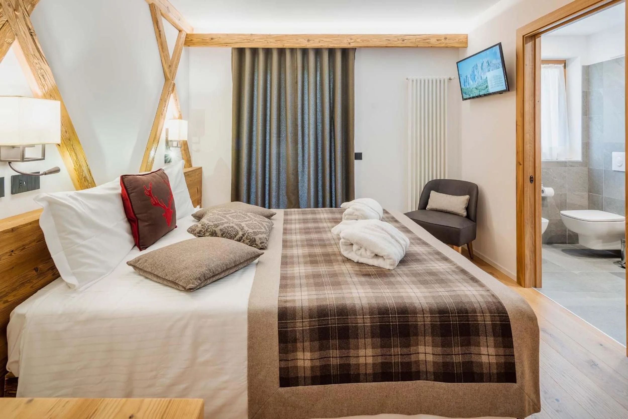 Bed in Camina Suite and Spa