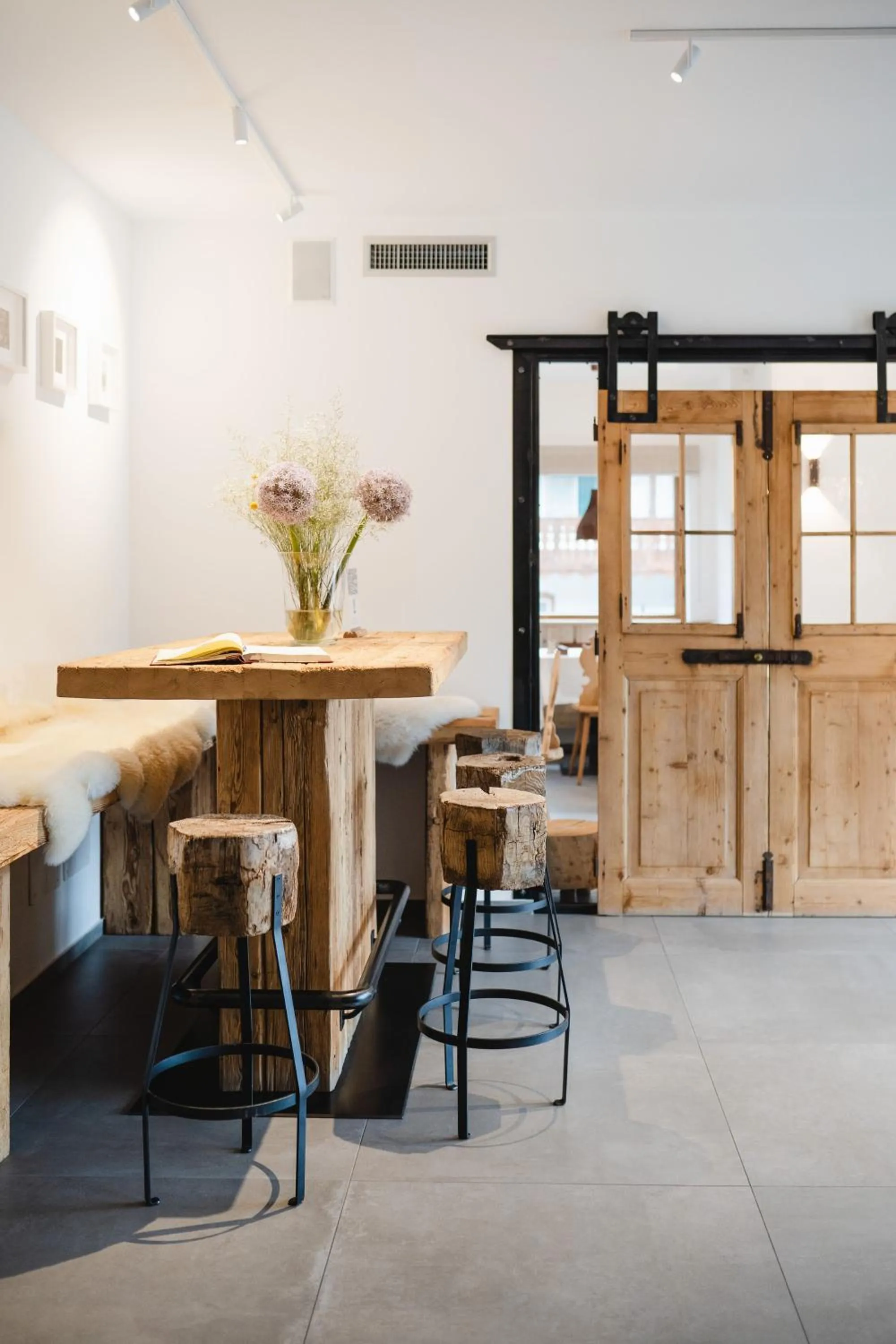 Lobby or reception in Camina Suite and Spa