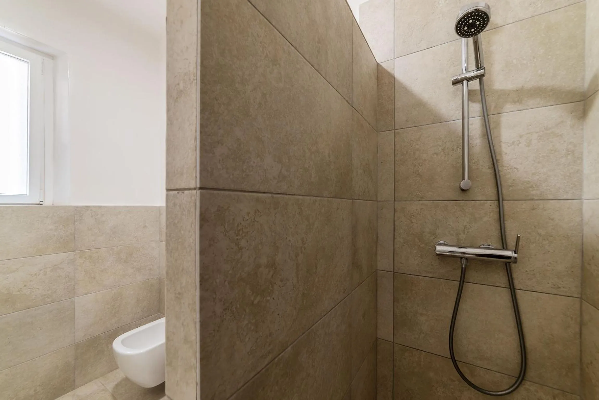 Shower in Appartamento Via Genova