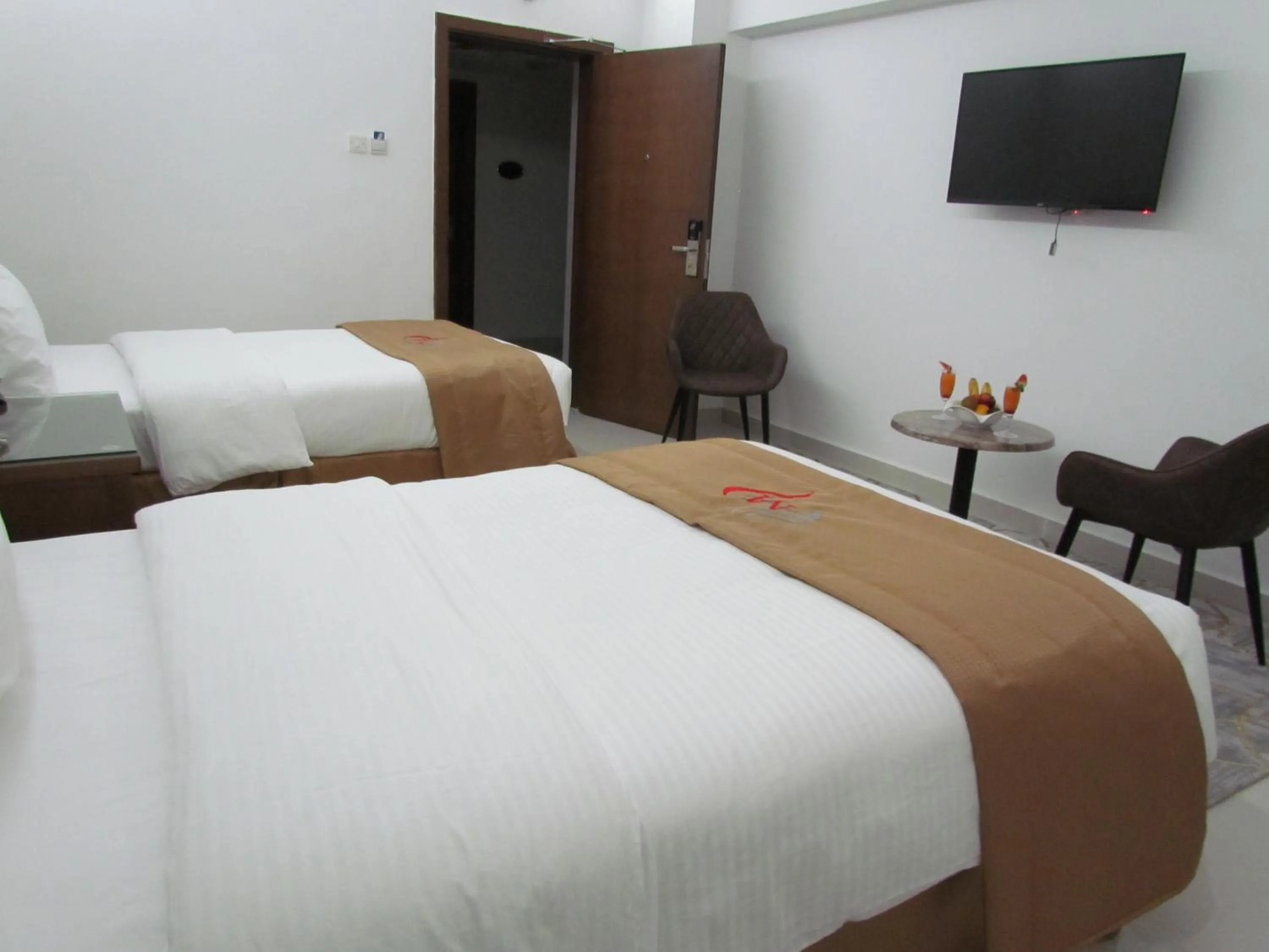 Bedroom, Bed in Mirage Hotel