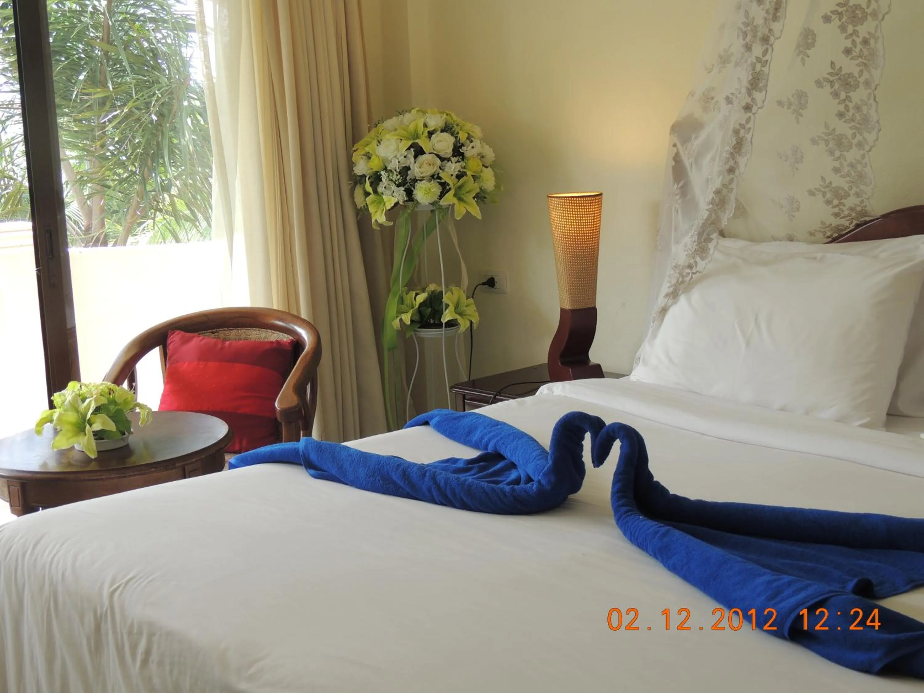Photo of the whole room, Bed in Lanta Seafront Resort