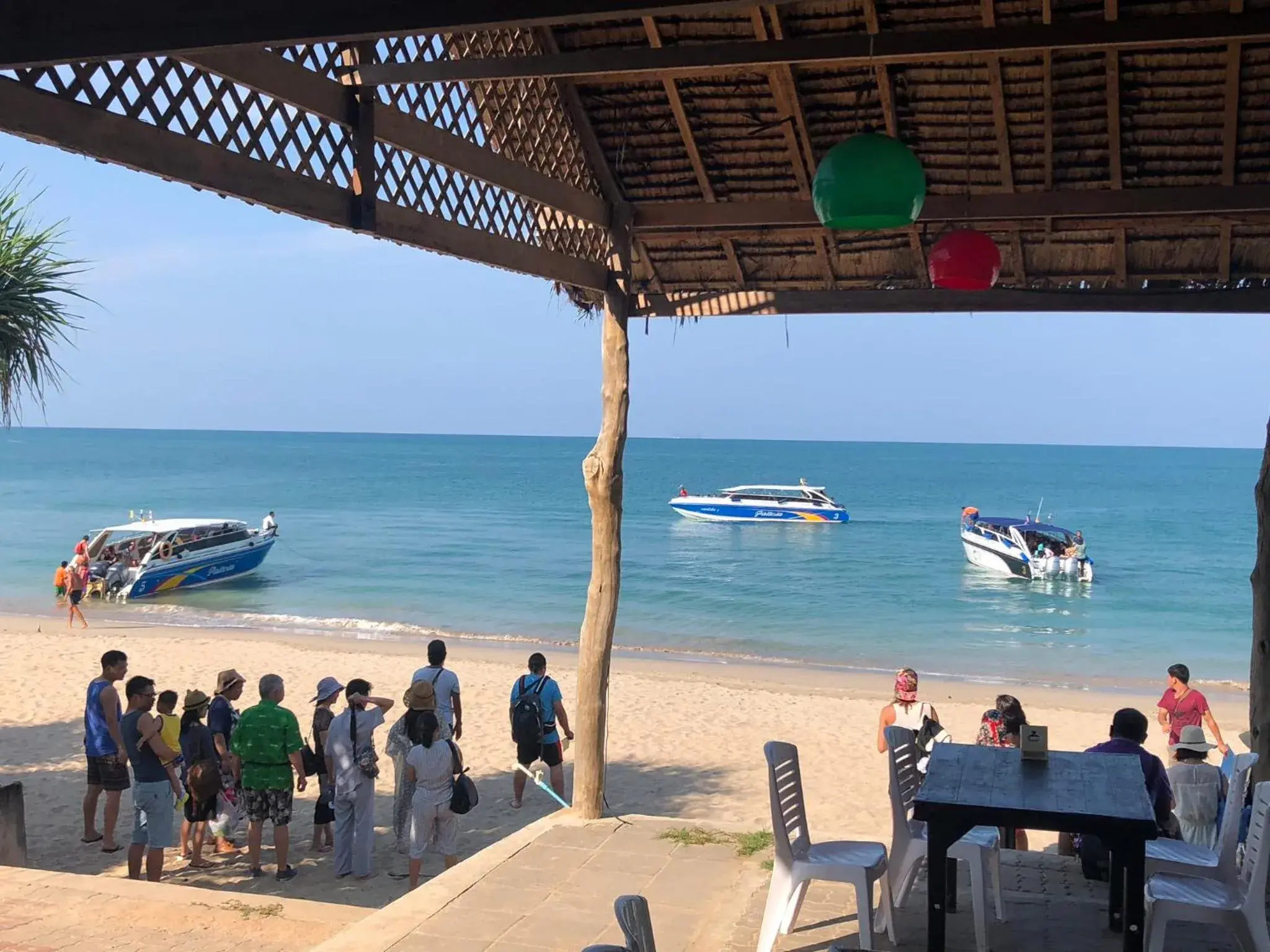 Restaurant/places to eat in Lanta Seafront Resort Restaurant/places to eat in Lanta Seafront Resort