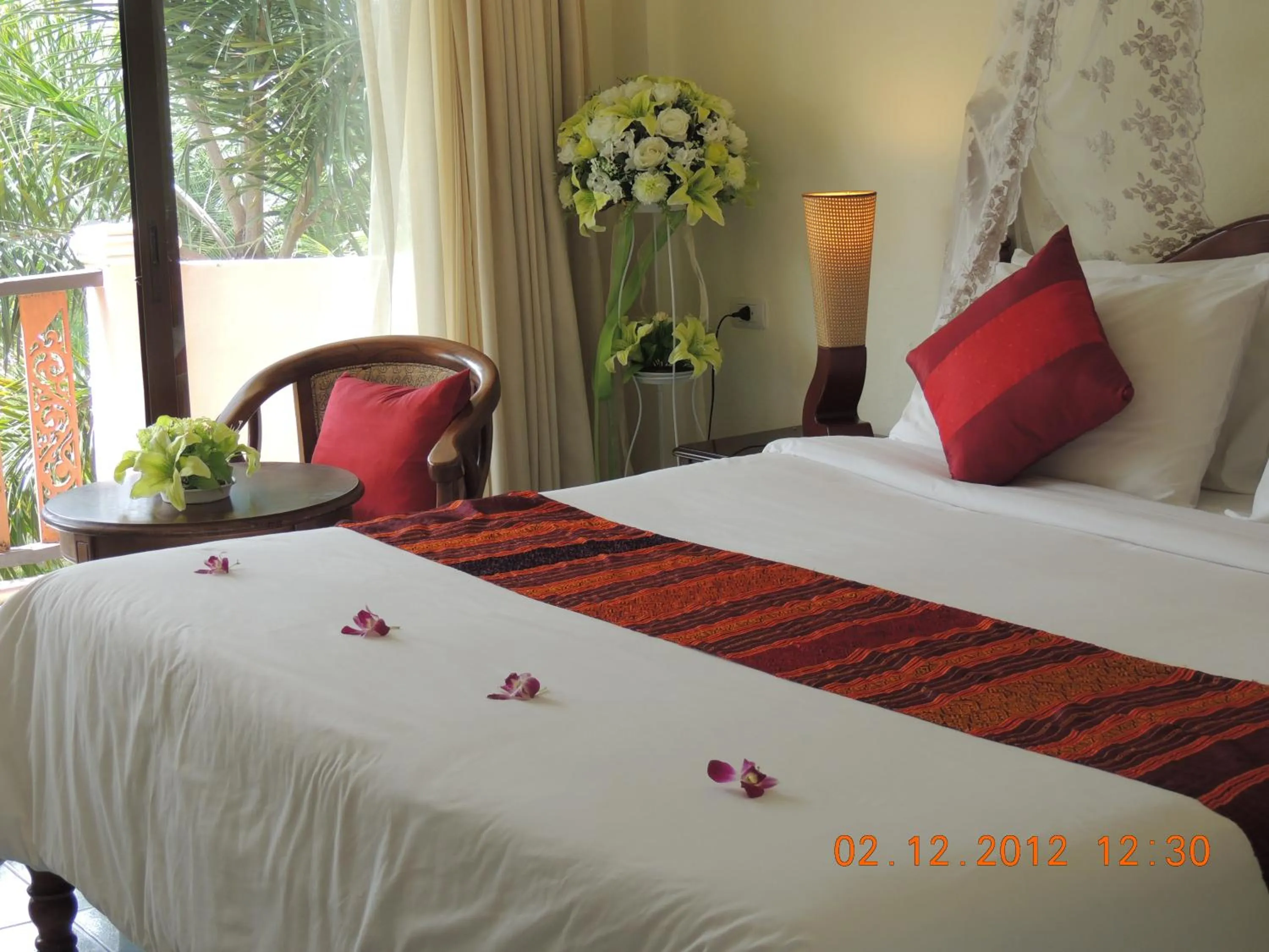 Photo of the whole room, Bed in Lanta Seafront Resort