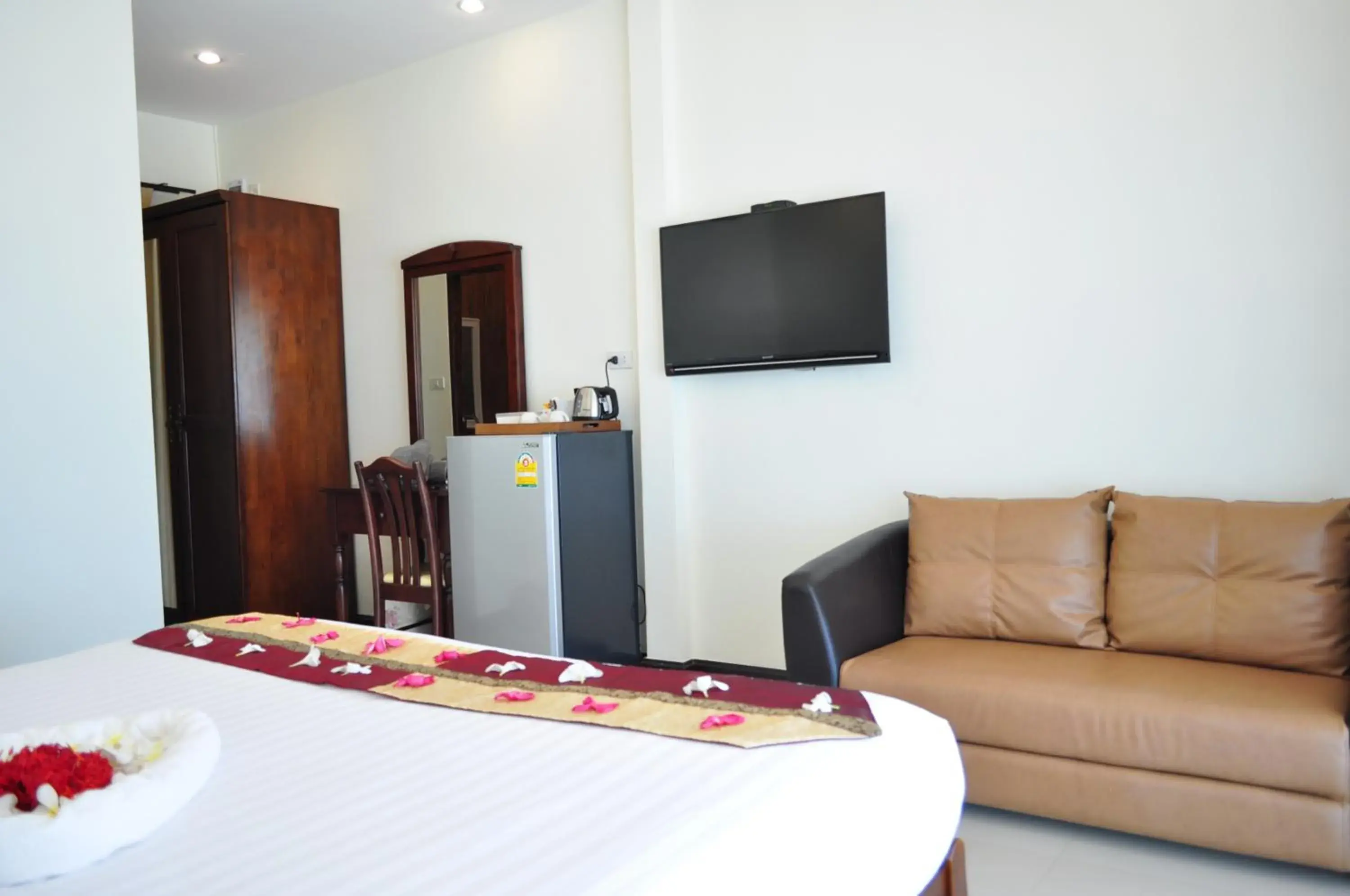 Bedroom, Bed in Lanta Seafront Resort Bedroom, Bed in Lanta Seafront Resort