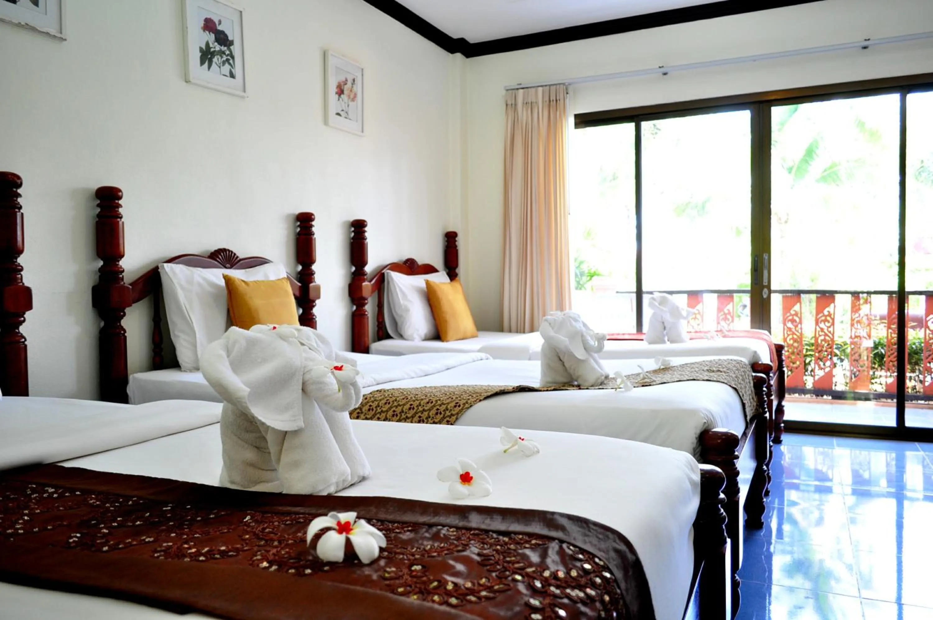Photo of the whole room, Bed in Lanta Seafront Resort
