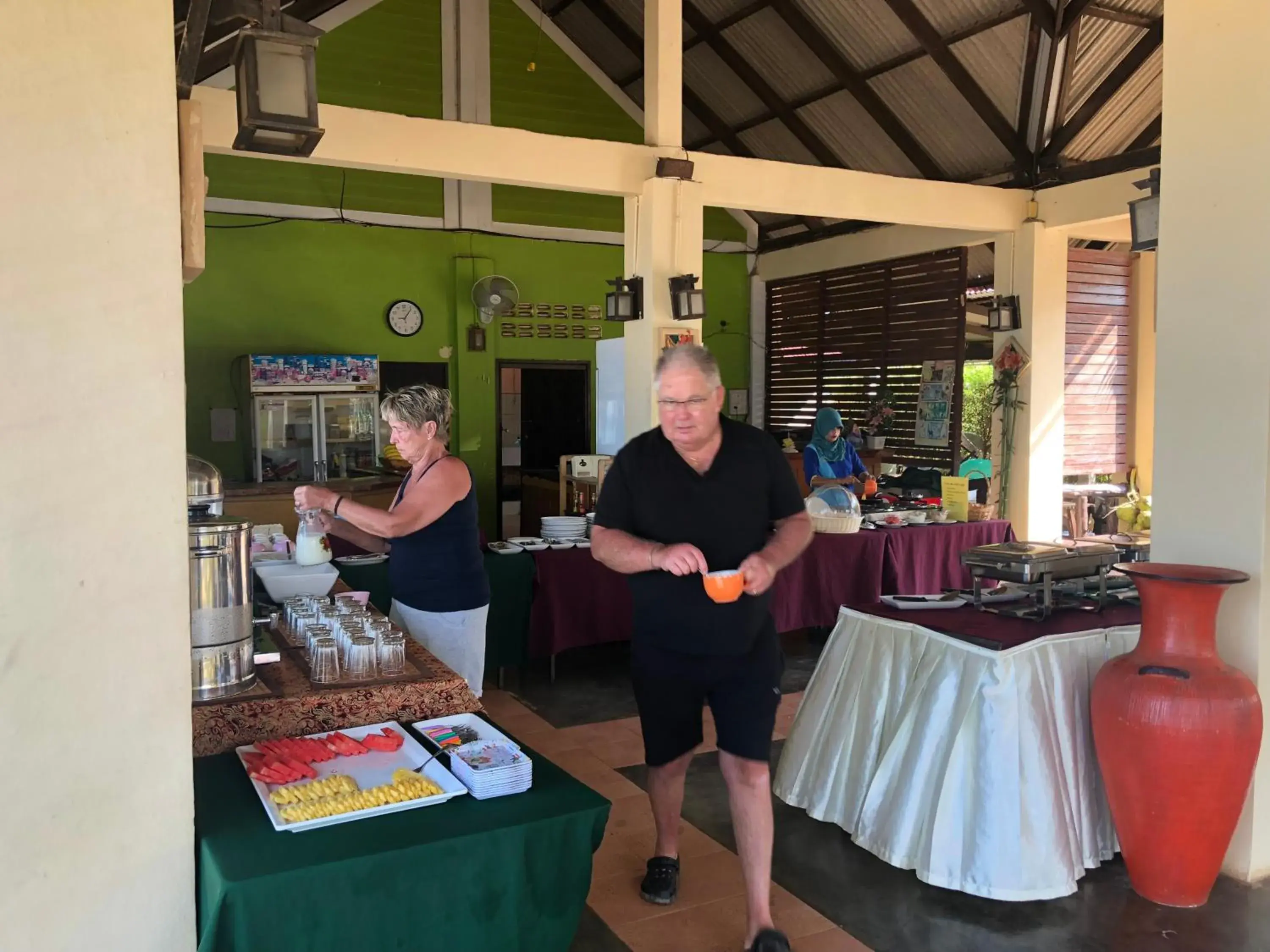 Restaurant/places to eat in Lanta Seafront Resort Restaurant/places to eat in Lanta Seafront Resort