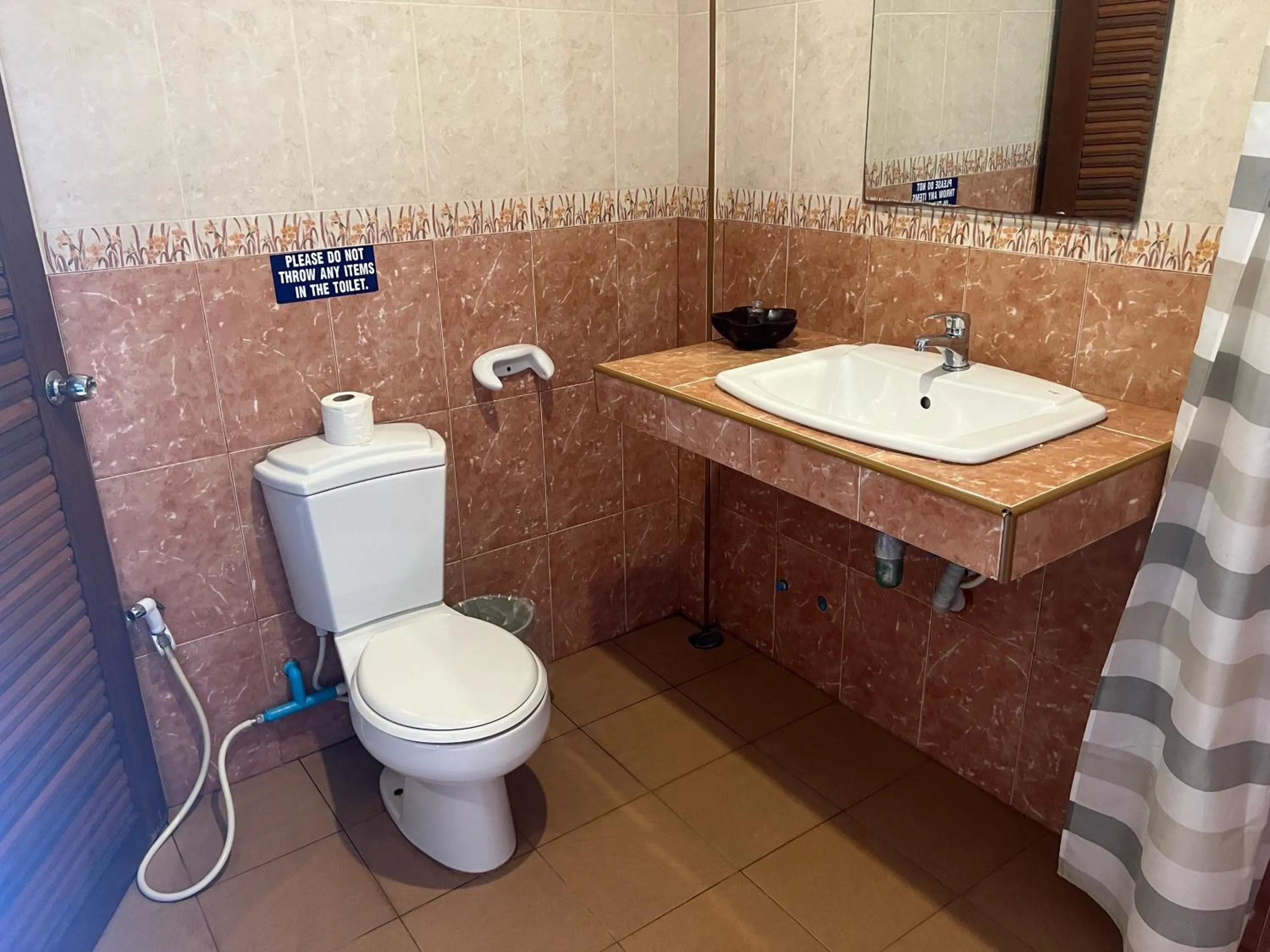 Bathroom in Lanta Seafront Resort