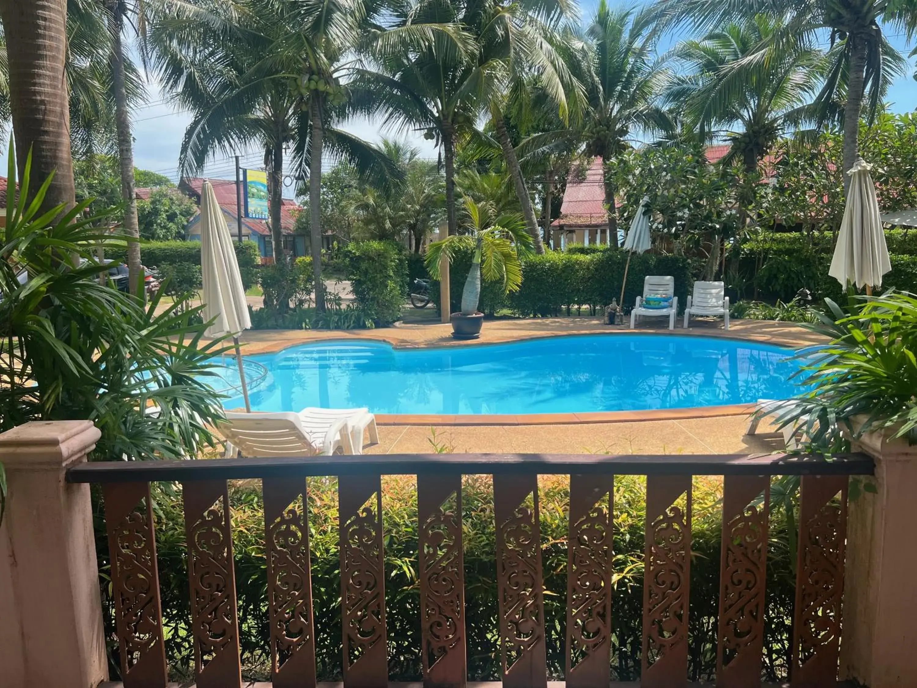 Swimming pool in Lanta Seafront Resort Swimming pool in Lanta Seafront Resort