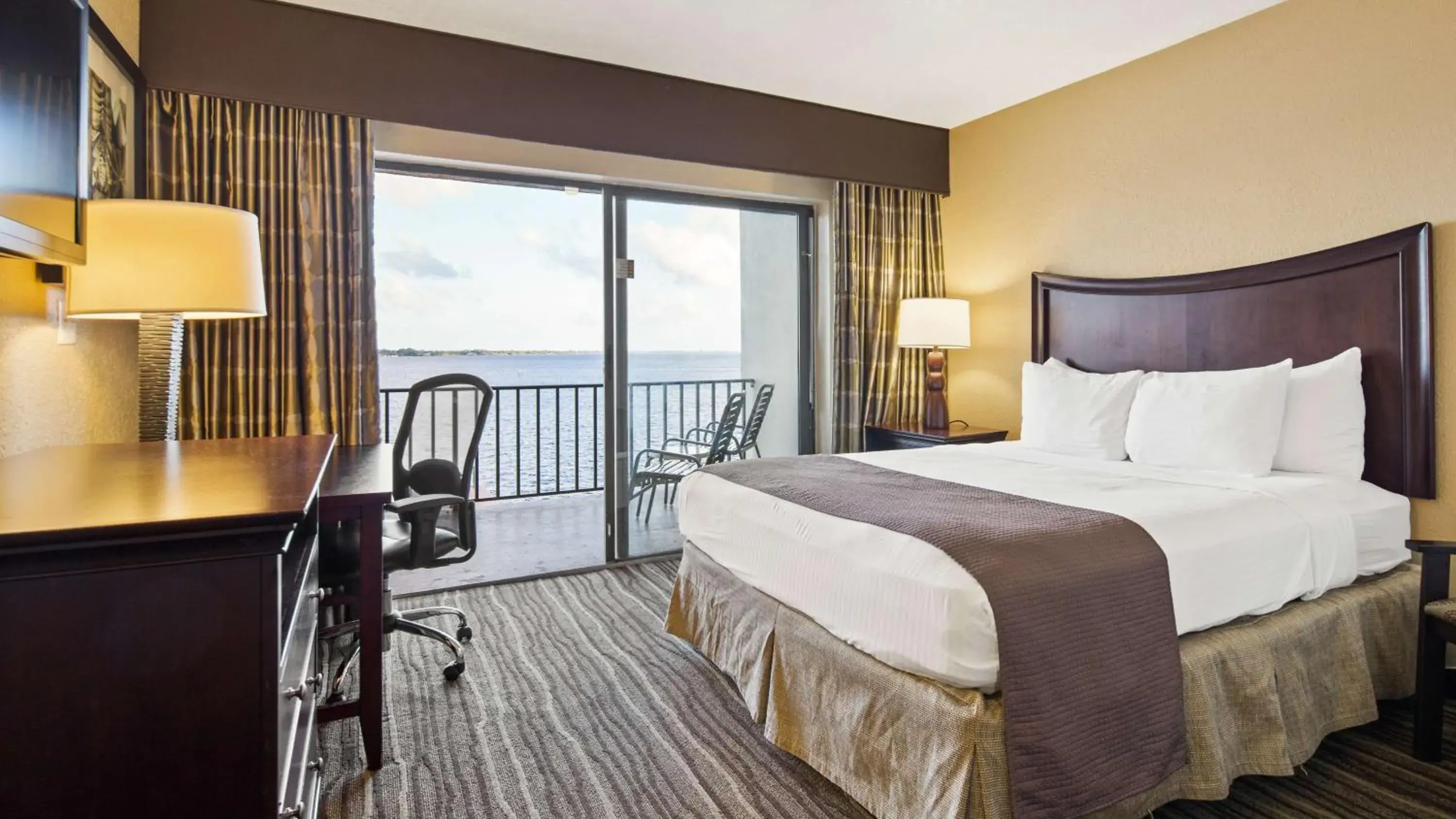 Bedroom, Bed in Best Western Fort Myers Waterfront Bedroom, Bed in Best Western Fort Myers Waterfront