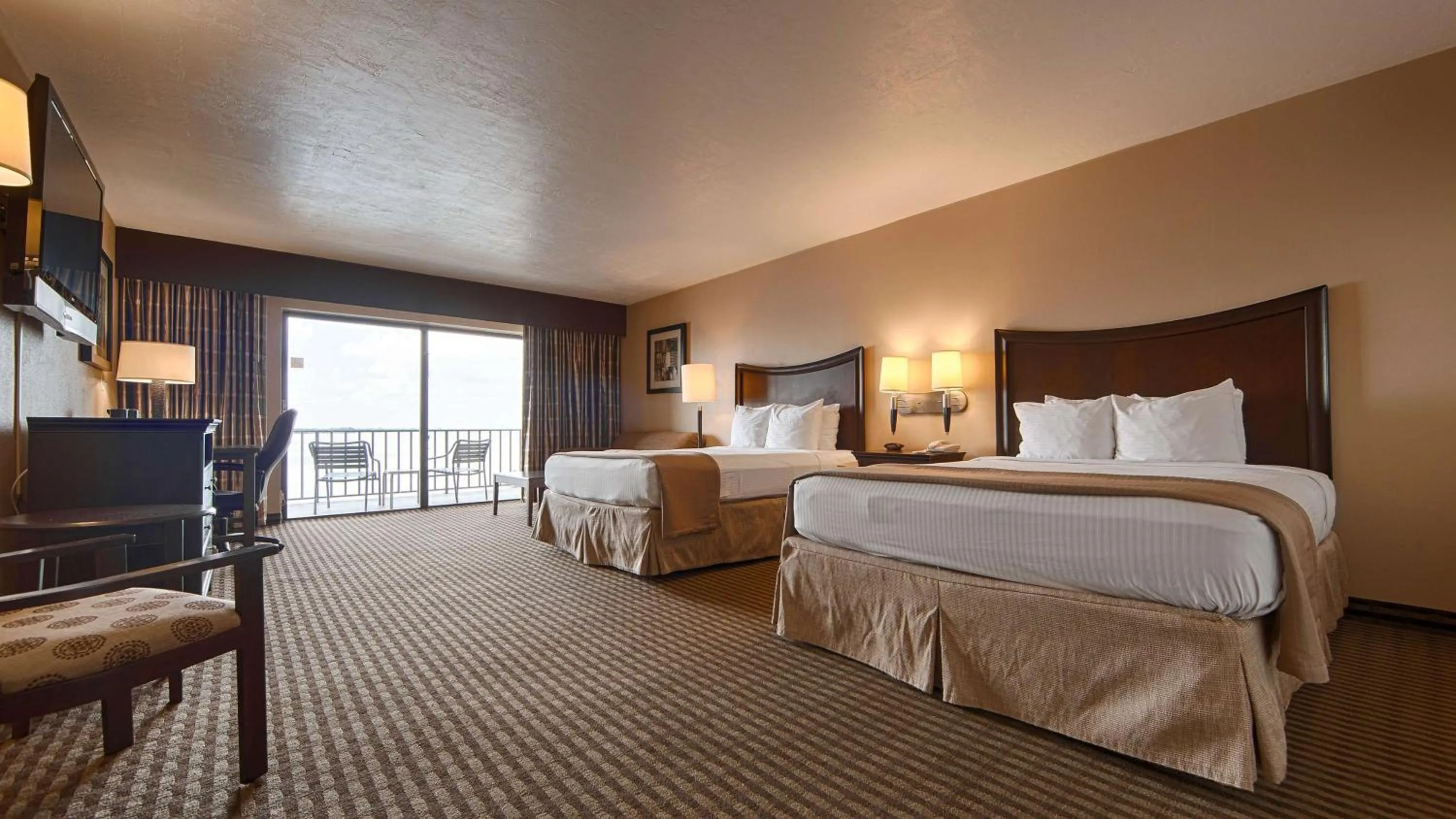 Photo of the whole room, Bed in Best Western Fort Myers Waterfront