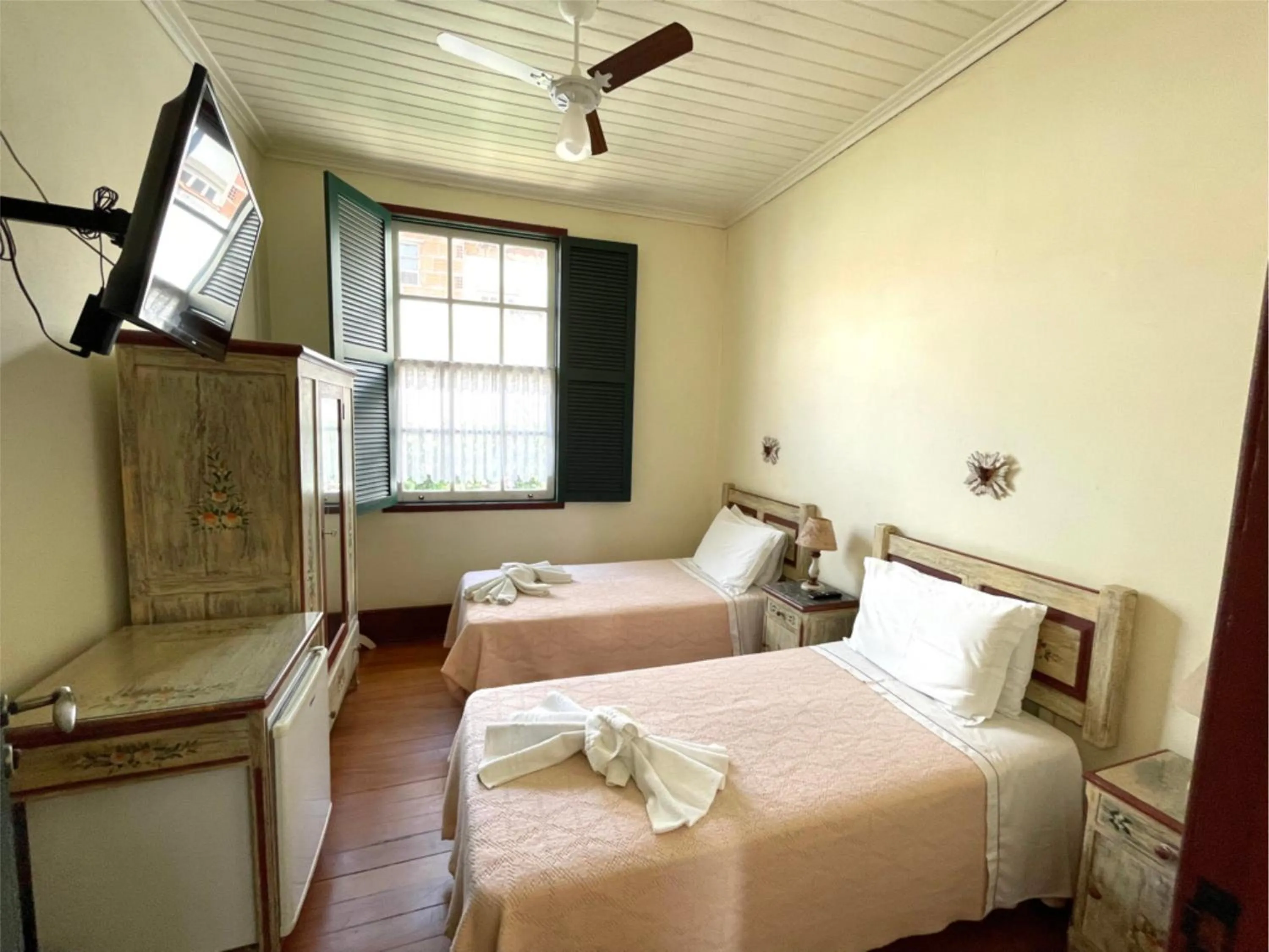 Photo of the whole room, Bed in Pousada do Duque