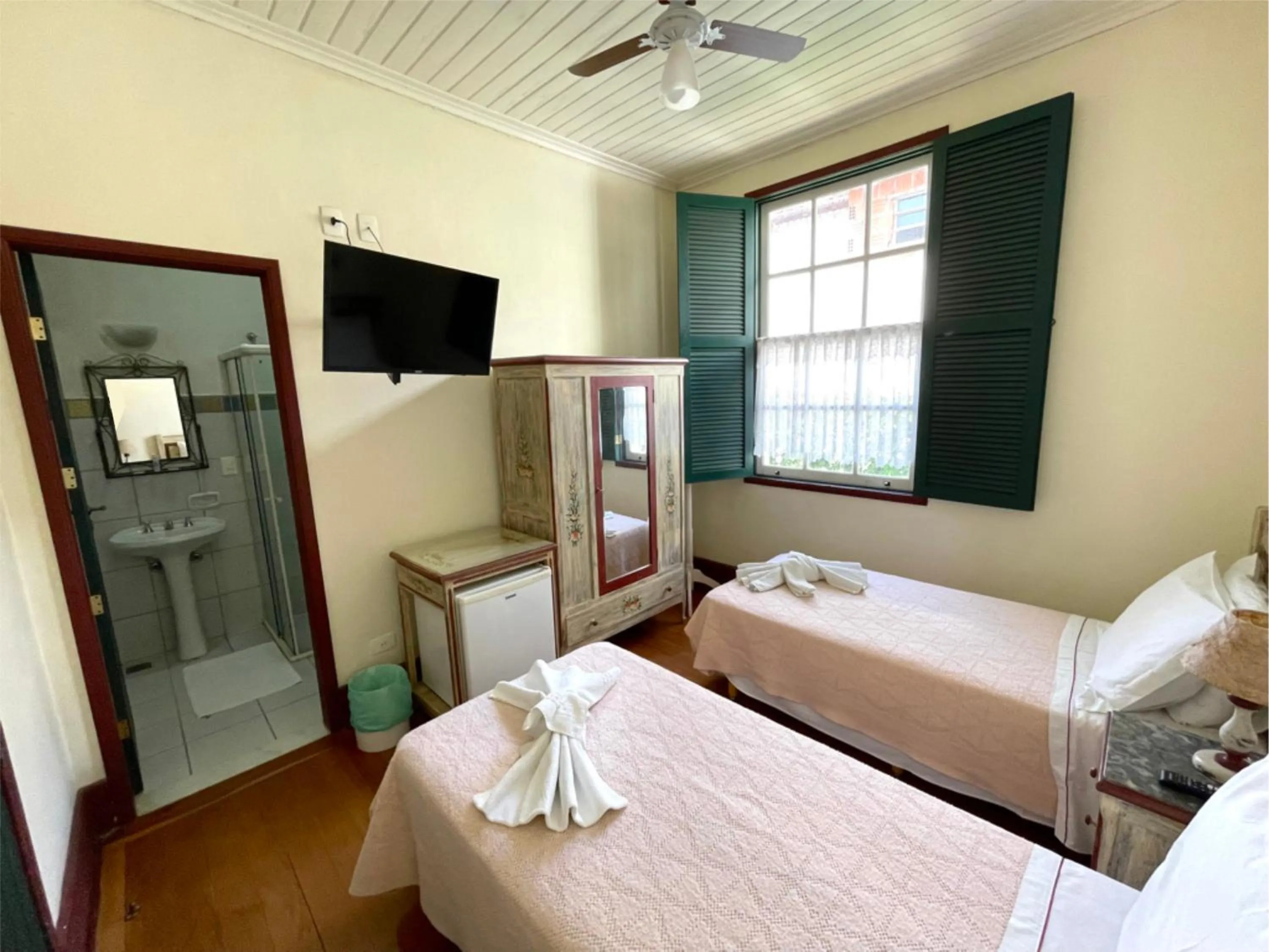 Photo of the whole room, Bed in Pousada do Duque