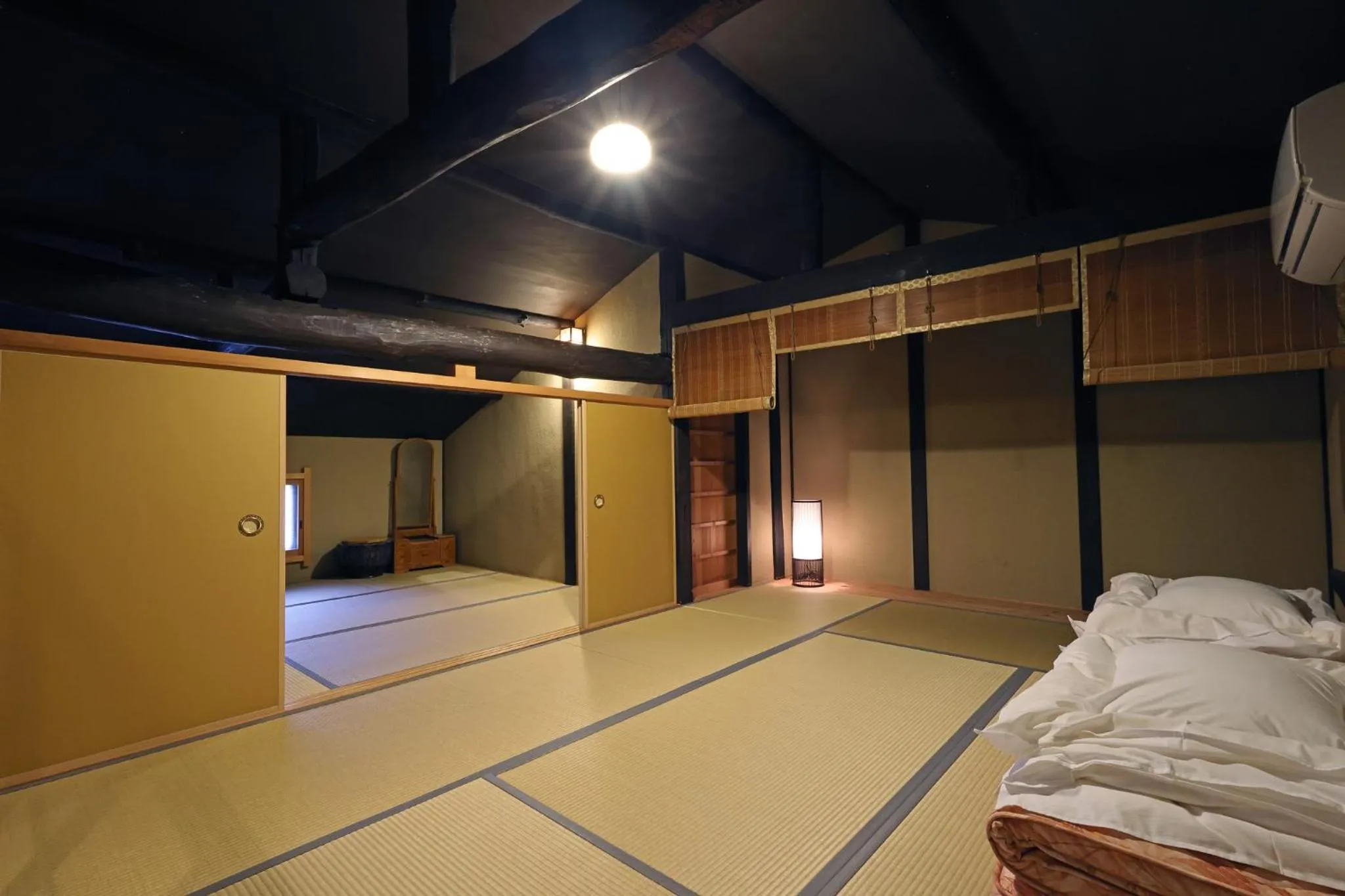 Photo of the whole room, Bed in Heiankyu-dairi no yado