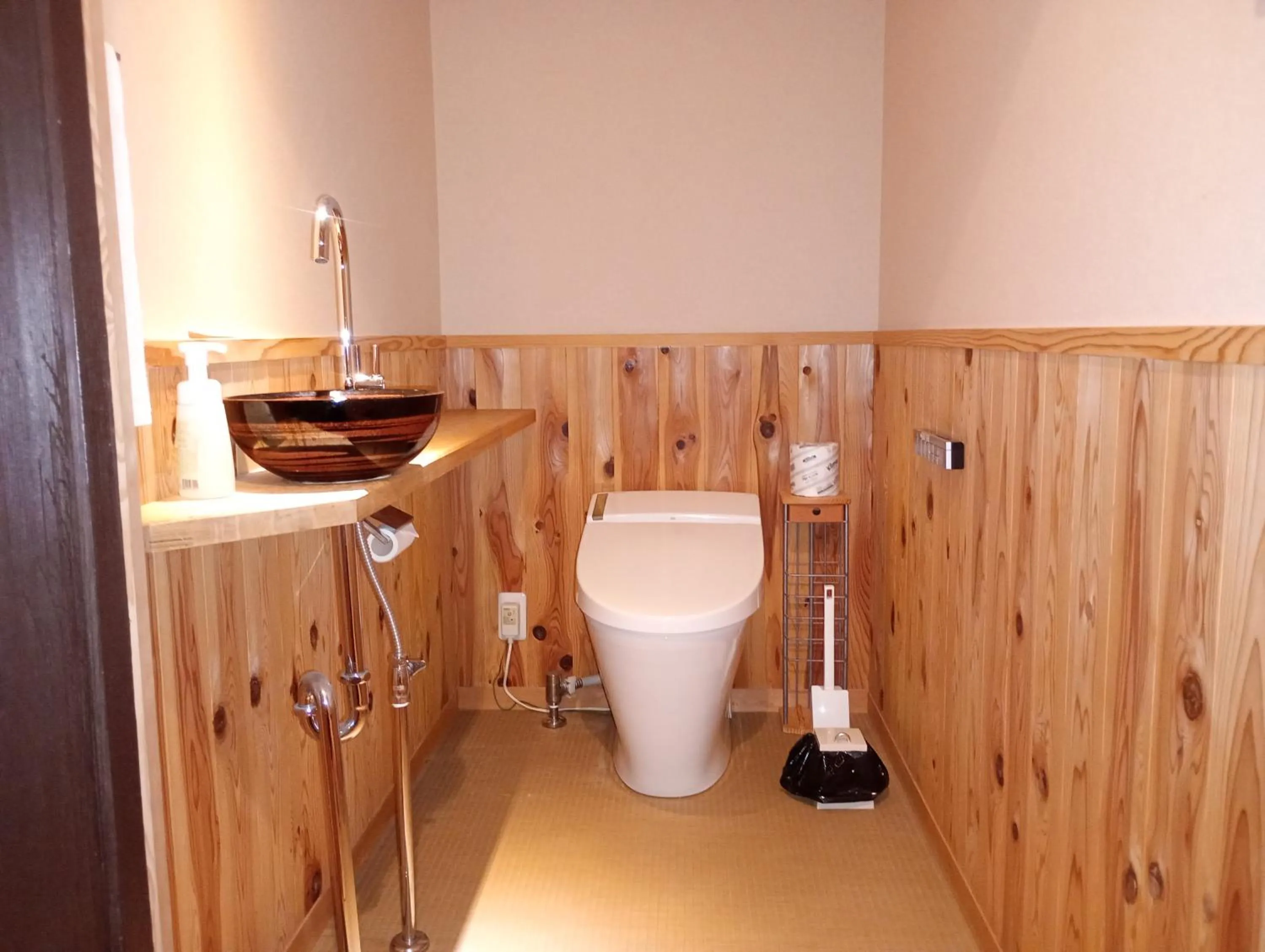 Toilet in Wakakusa-an