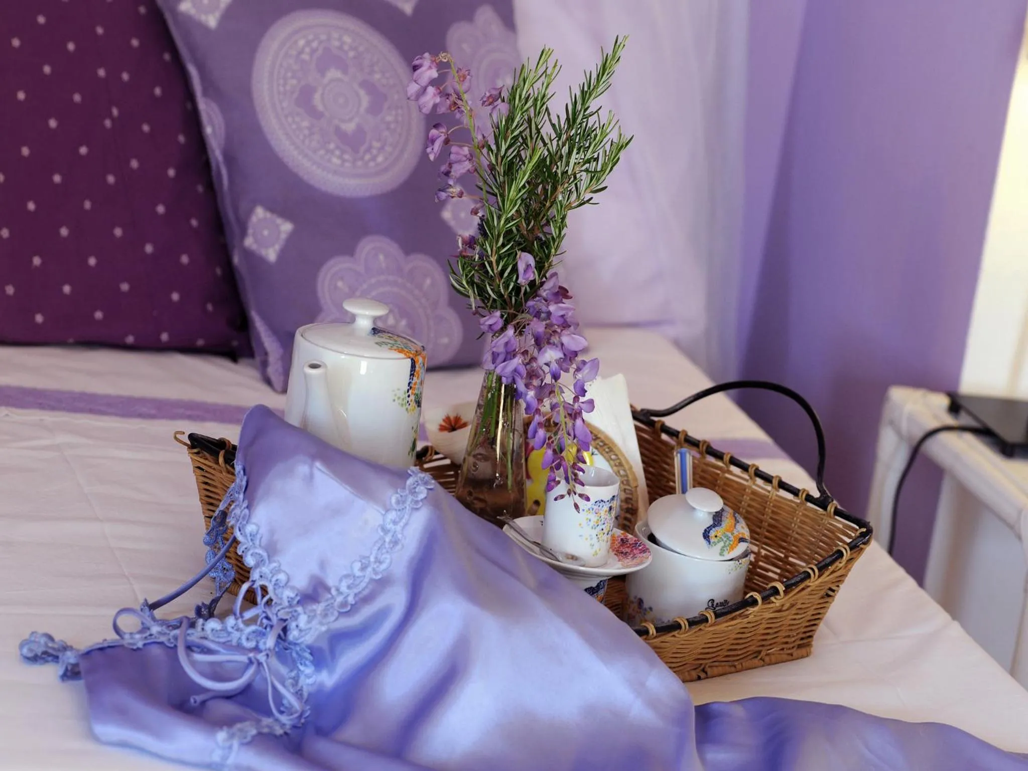 Decorative detail, Bed in B&B Glicine