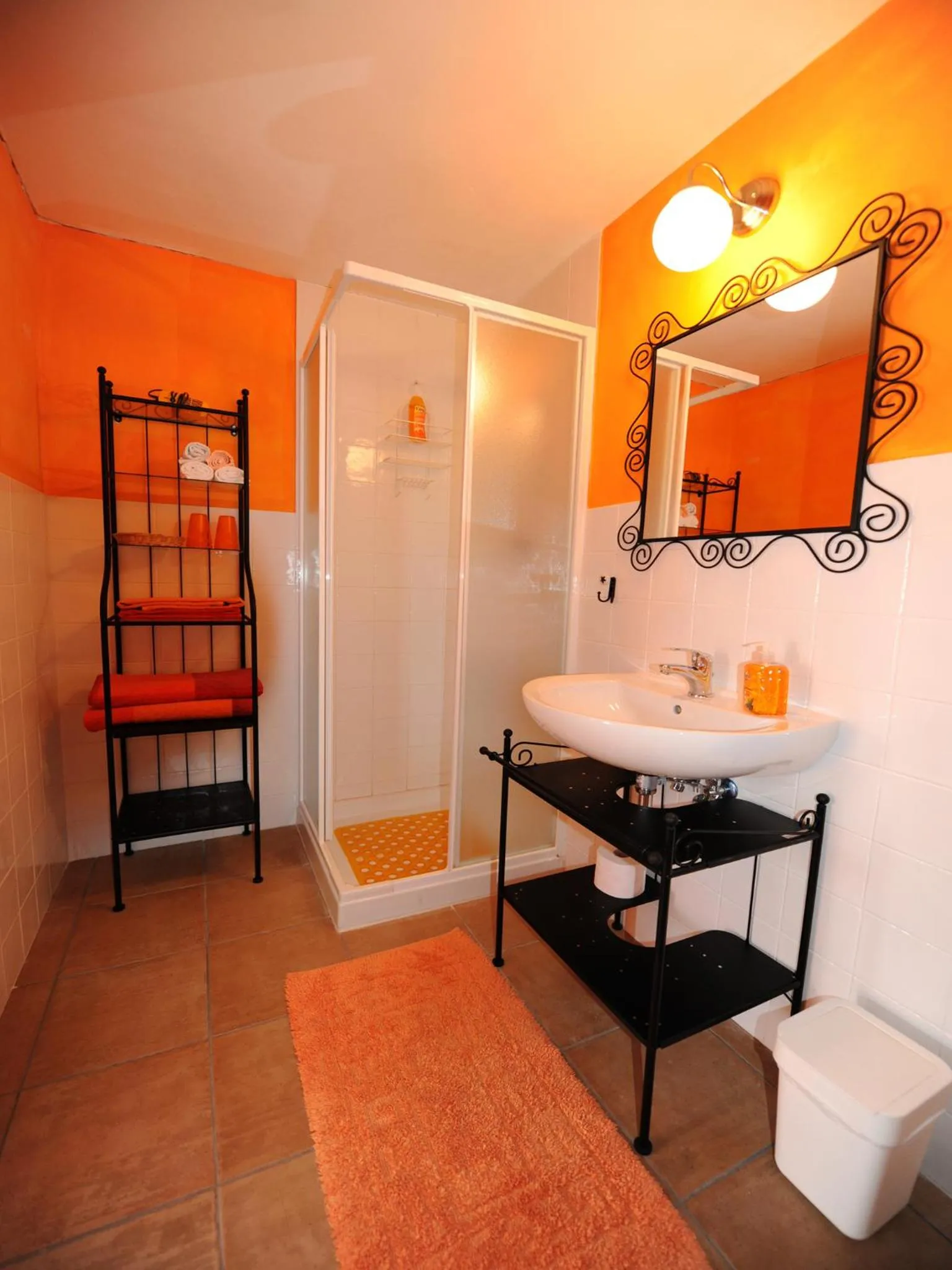 Bathroom, Bed in B&B Glicine