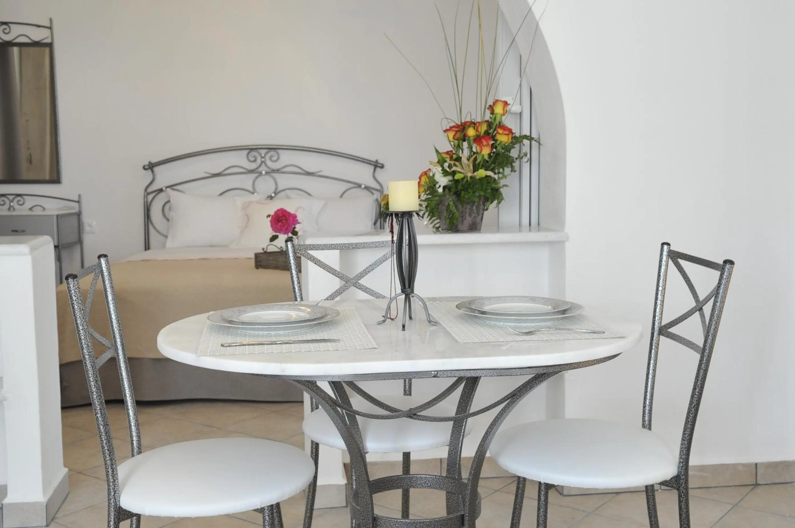 Dining area, Bed in Evita Apartments