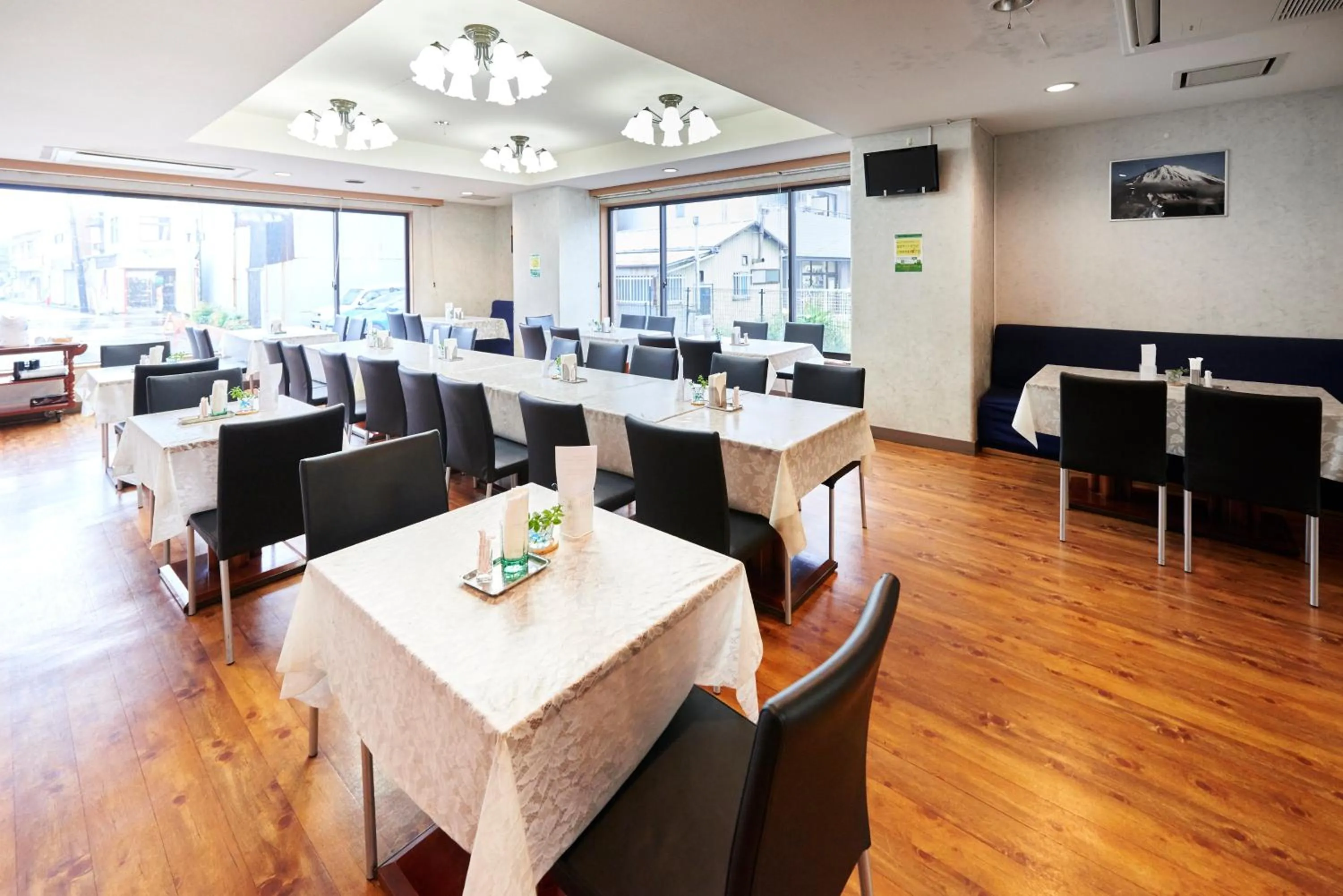 Restaurant/places to eat in Select Inn Mishima