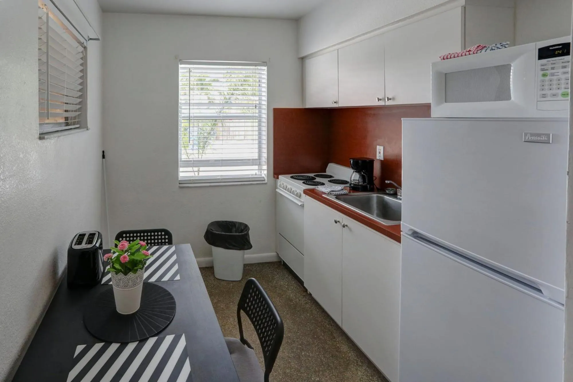 Coffee/tea facilities in Green Seas Motel