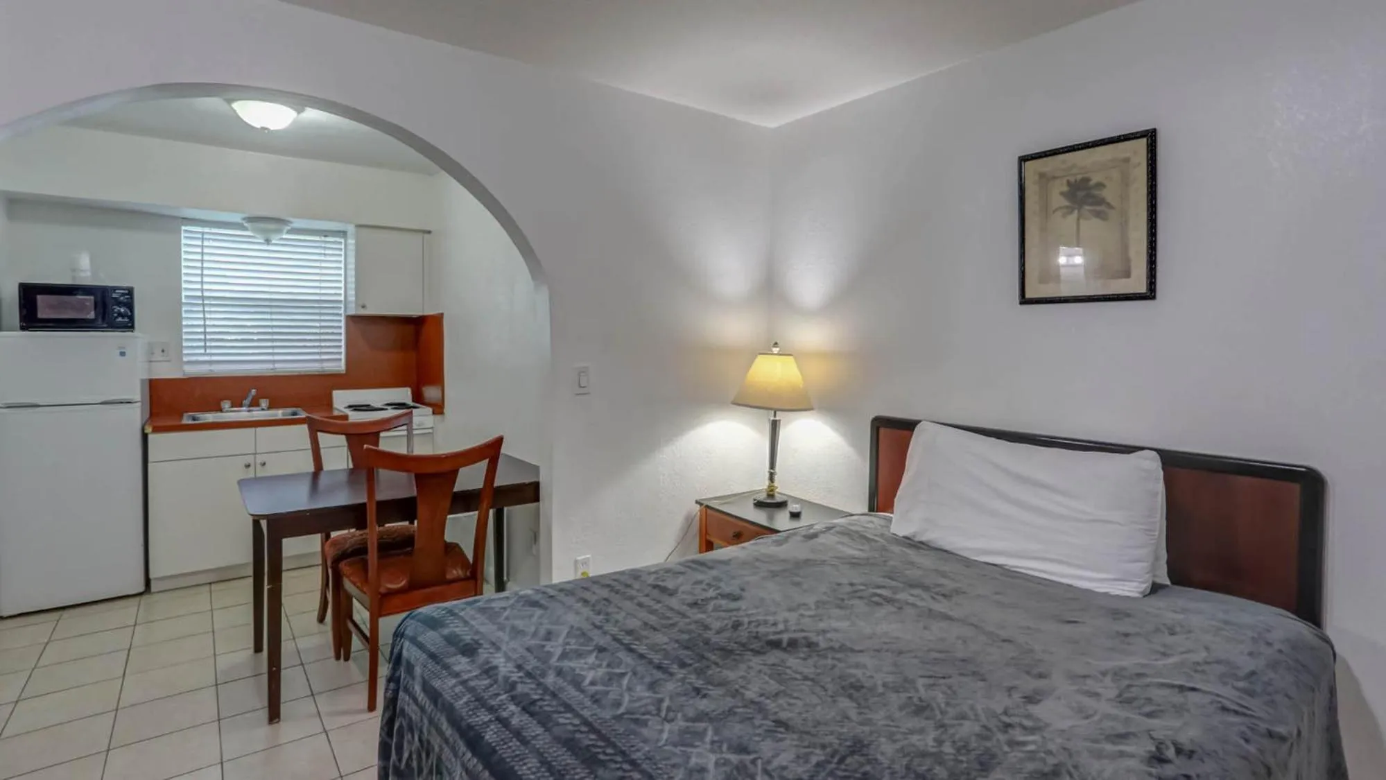 Bed in Green Seas Motel