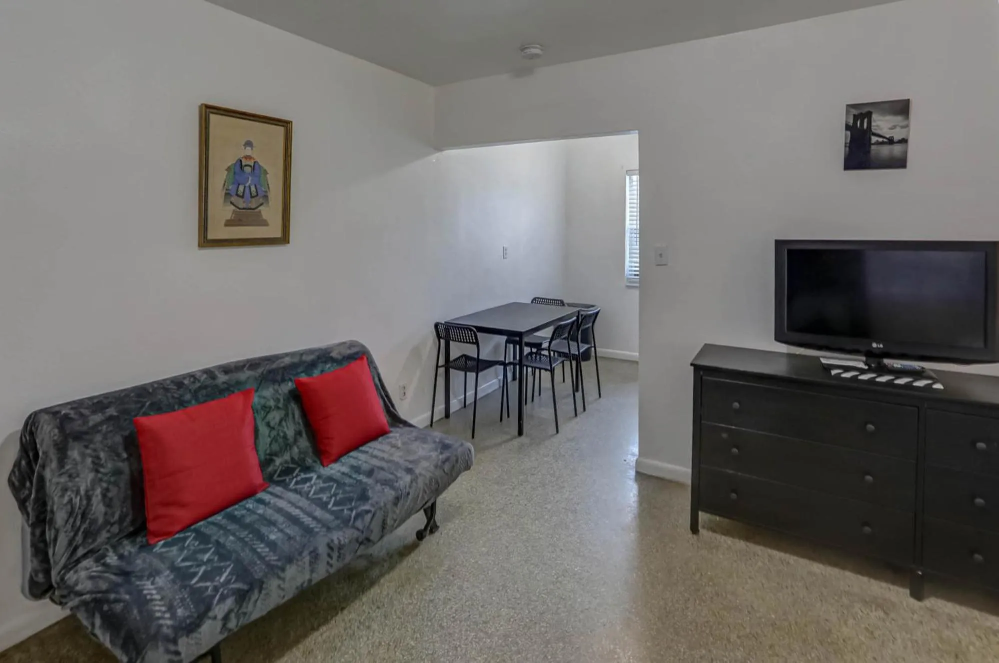 TV and multimedia in Green Seas Motel