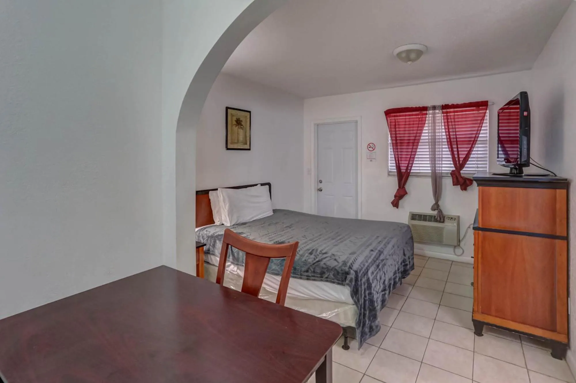 Bed in Green Seas Motel