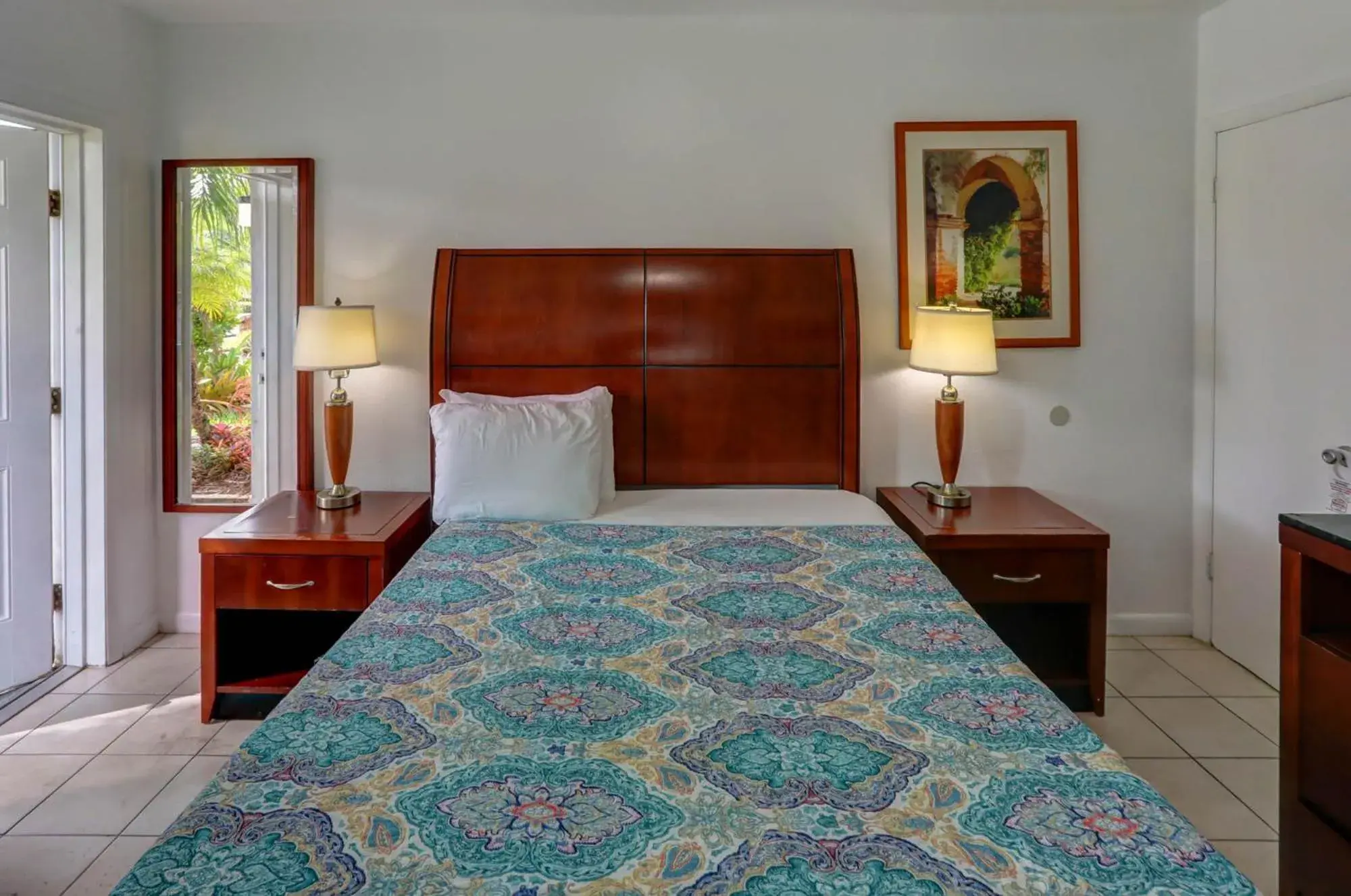 Bed in Green Seas Motel Bed in Green Seas Motel